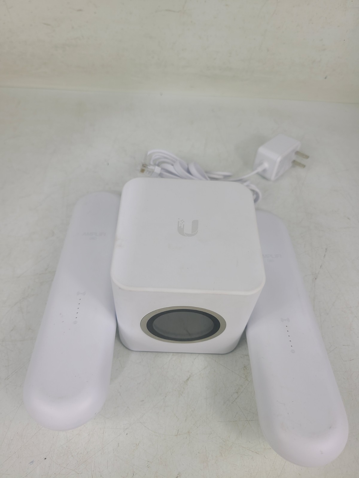 Ubiquiti AmpliFi HD High Density Wi-Fi Router System AFi-R With 2 AFi-P-HD