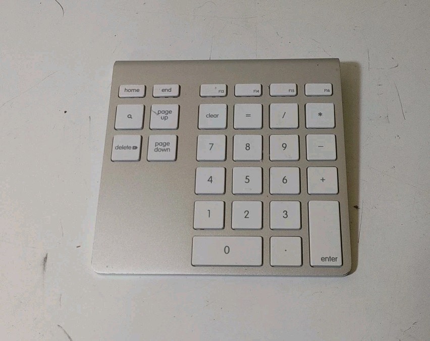 Belkin F8T067 Bluetooth Wireless KeyPad for Mac/PC/Phone. Tested, With Batteries