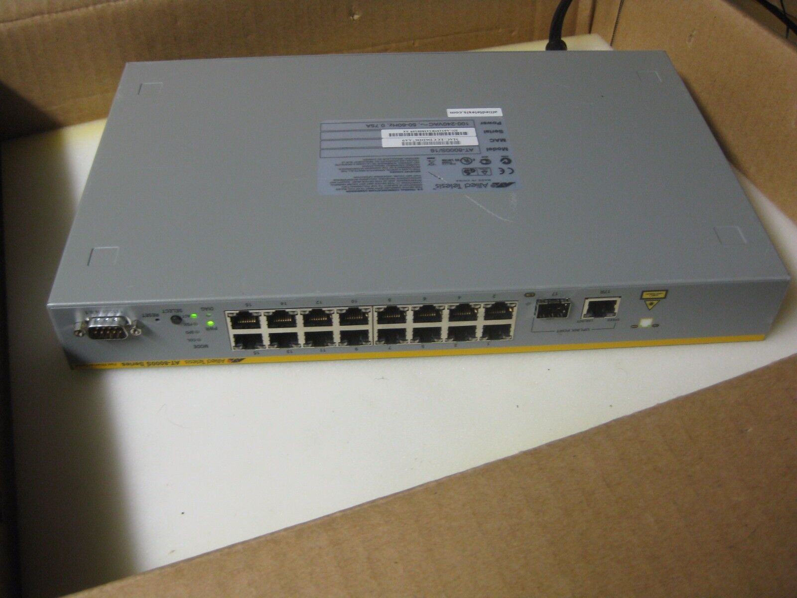 Allied Telesyn AT-8000S/16 Fast Ethernet Switch