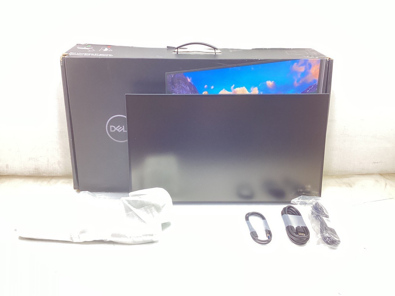 Dell U2724D UltraSharp 27" 2560 x 1440 QHD IPS LCD Monitor - 120Hz, 5ms