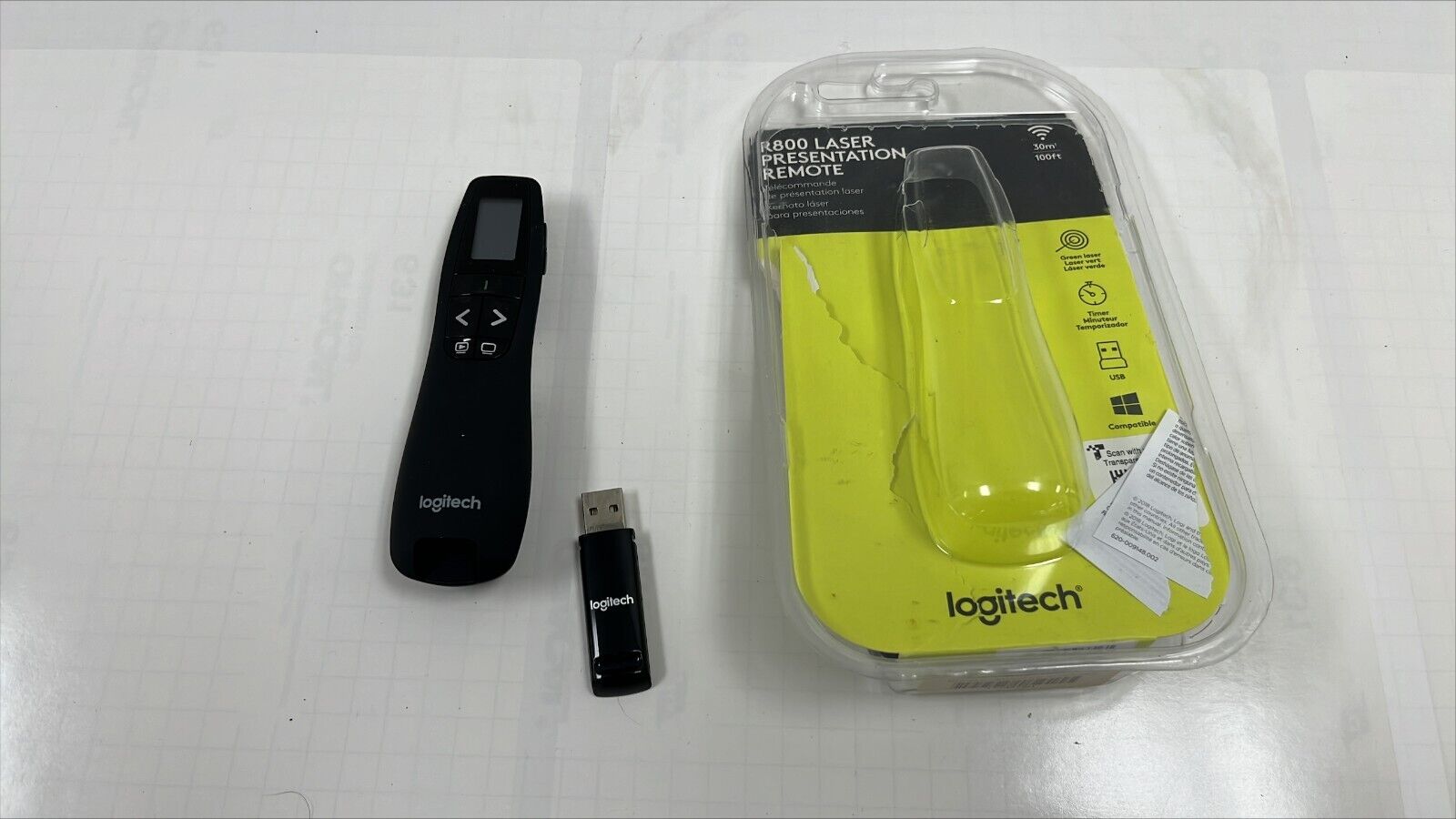 Logitech R800 Laser Presentation Remote Control Black 910-001350