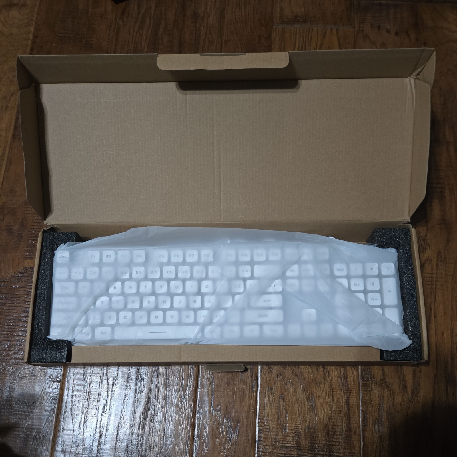 LANGTU Wired USB Backlit Full Size Keyboard, Enhanced Keys, Silver QWERTY EN