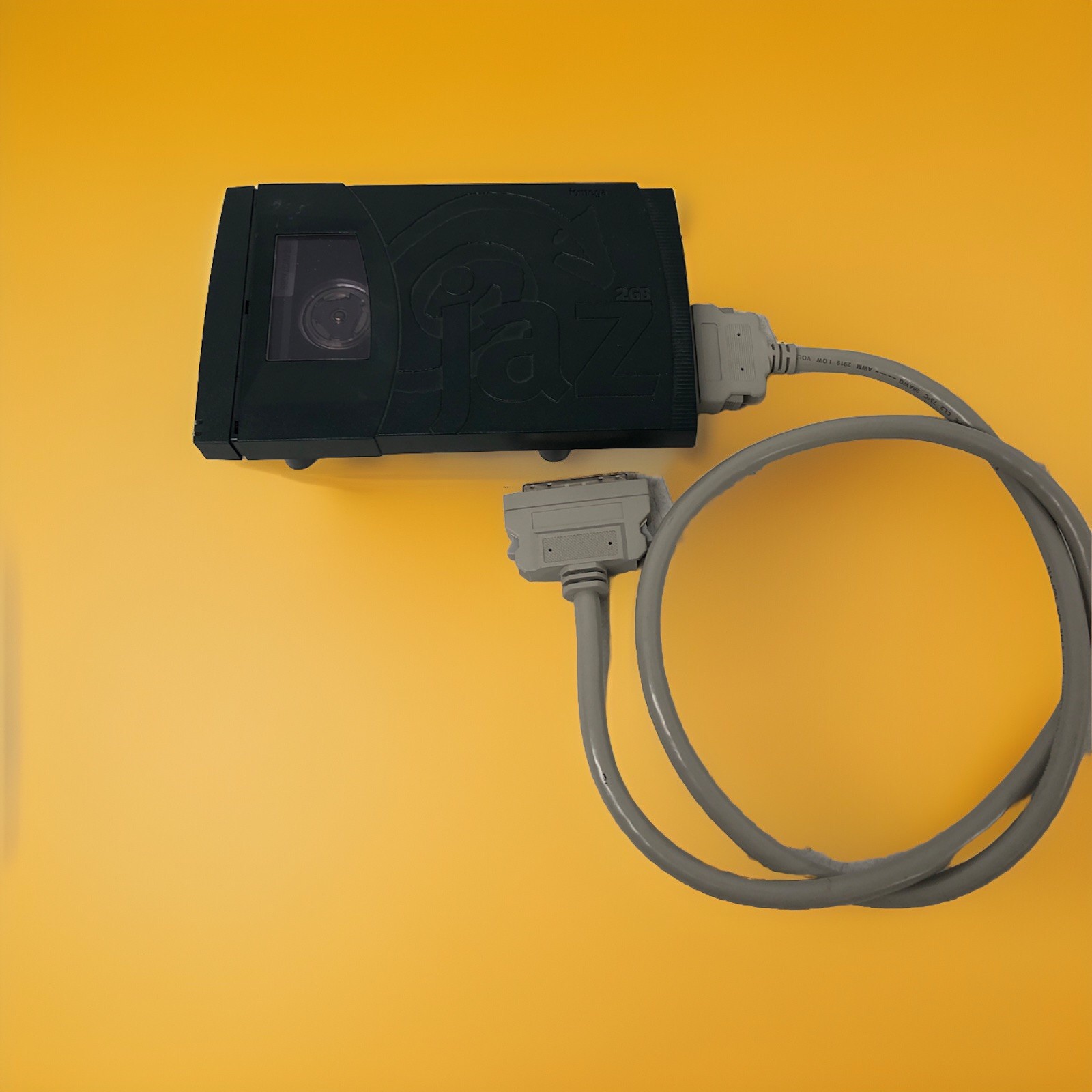 Iomega V2000S Jaz 2 GB SCSI Portable External Hard Drive w/Adapter.
