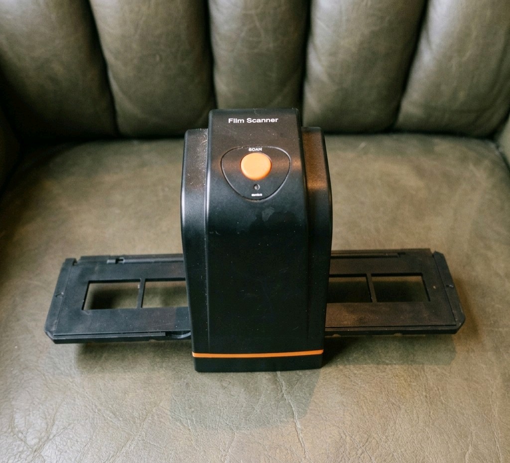 DIGITNOW 35mm Film Slide Scanner Converts Negative to Digital Photo