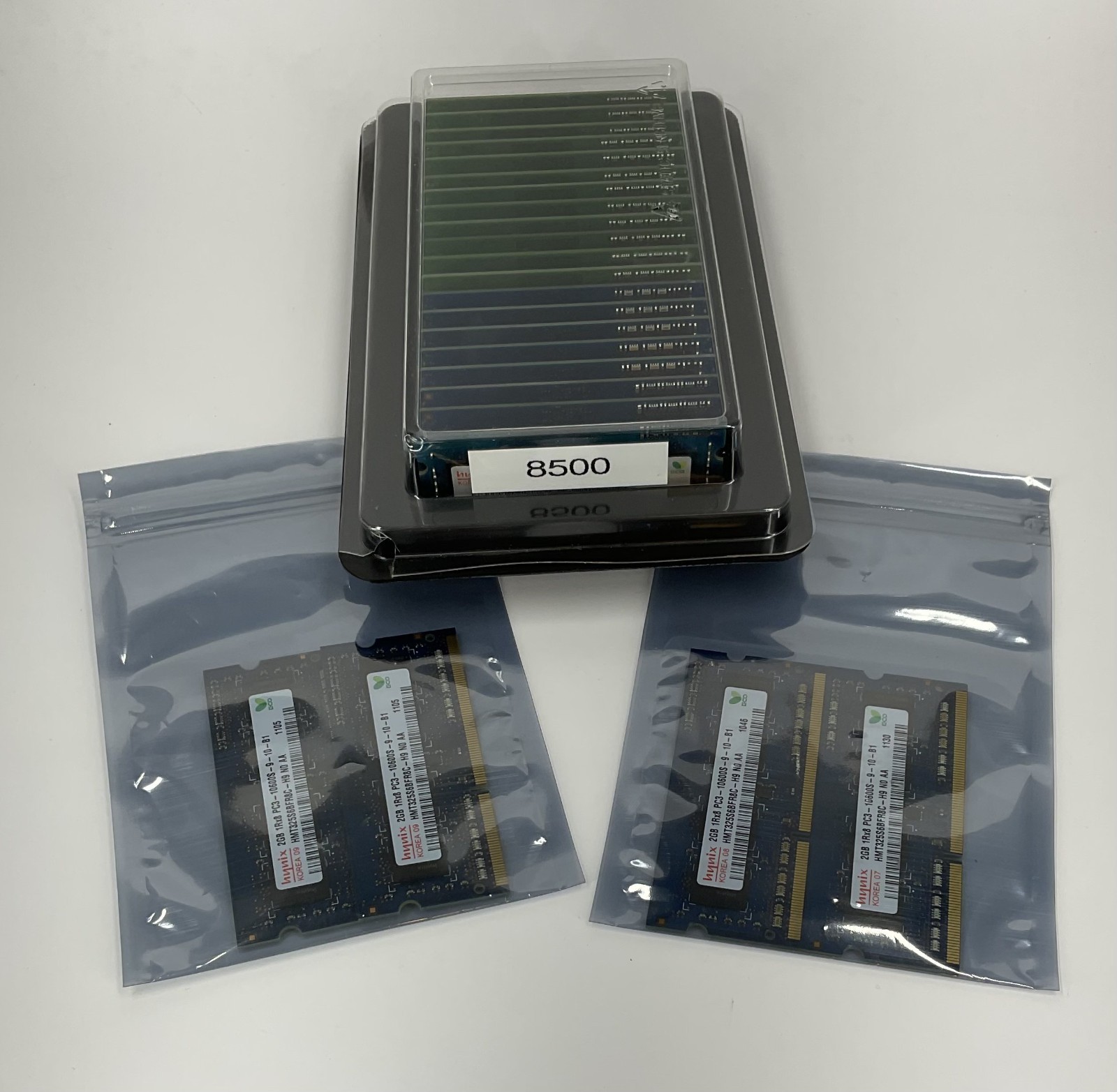 LOT of 24 DDR3 Laptop RAM 20x 1GB PC3-8500S & 4x 2GB PC3-10600S