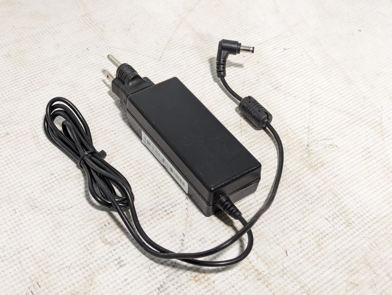 FSP Group Switching Power Adapter 9NA0652101 FSP065-REB 19V