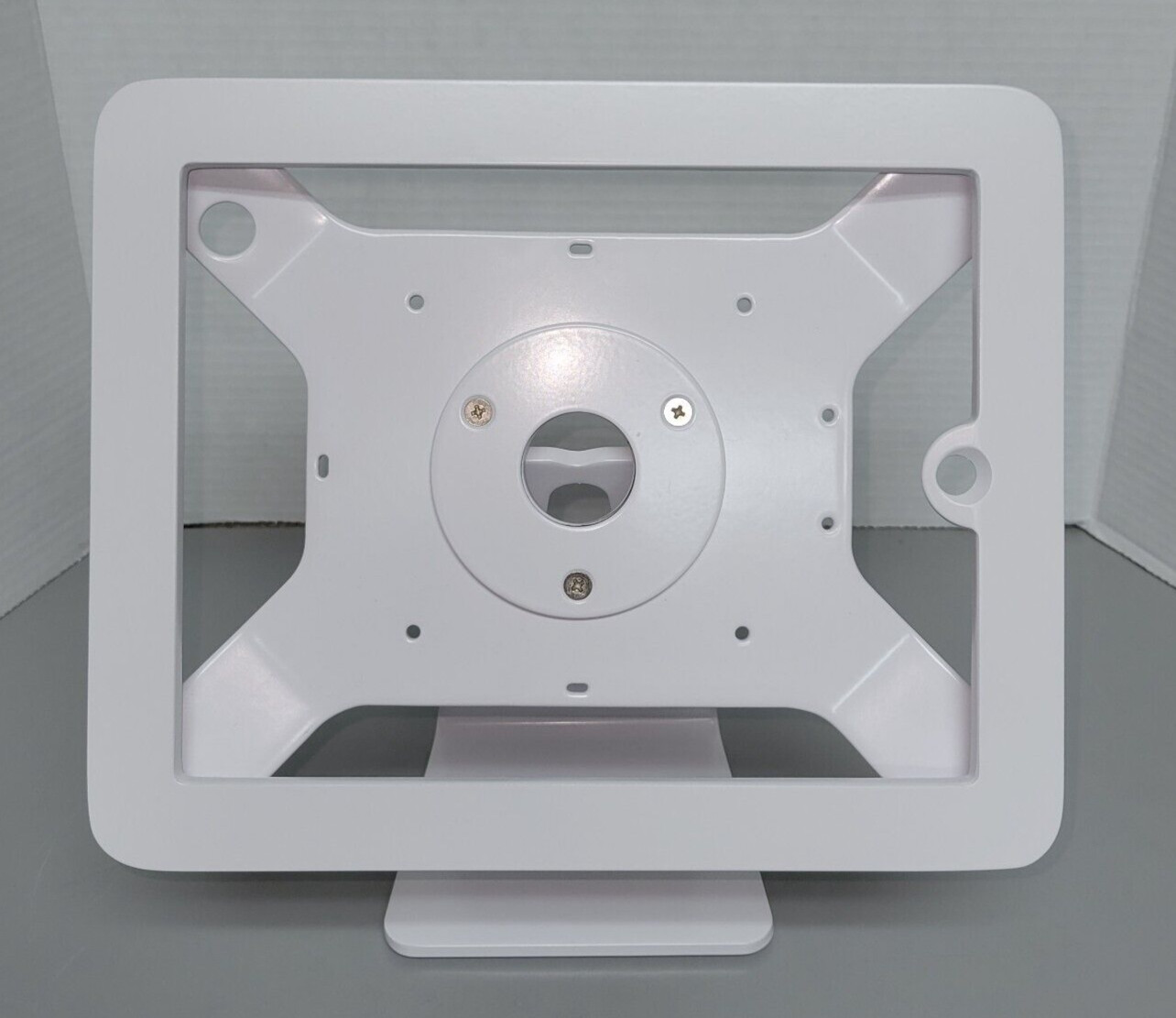 Maclocks White Executive Kiosk for Ipad, Ipad2  (R10)