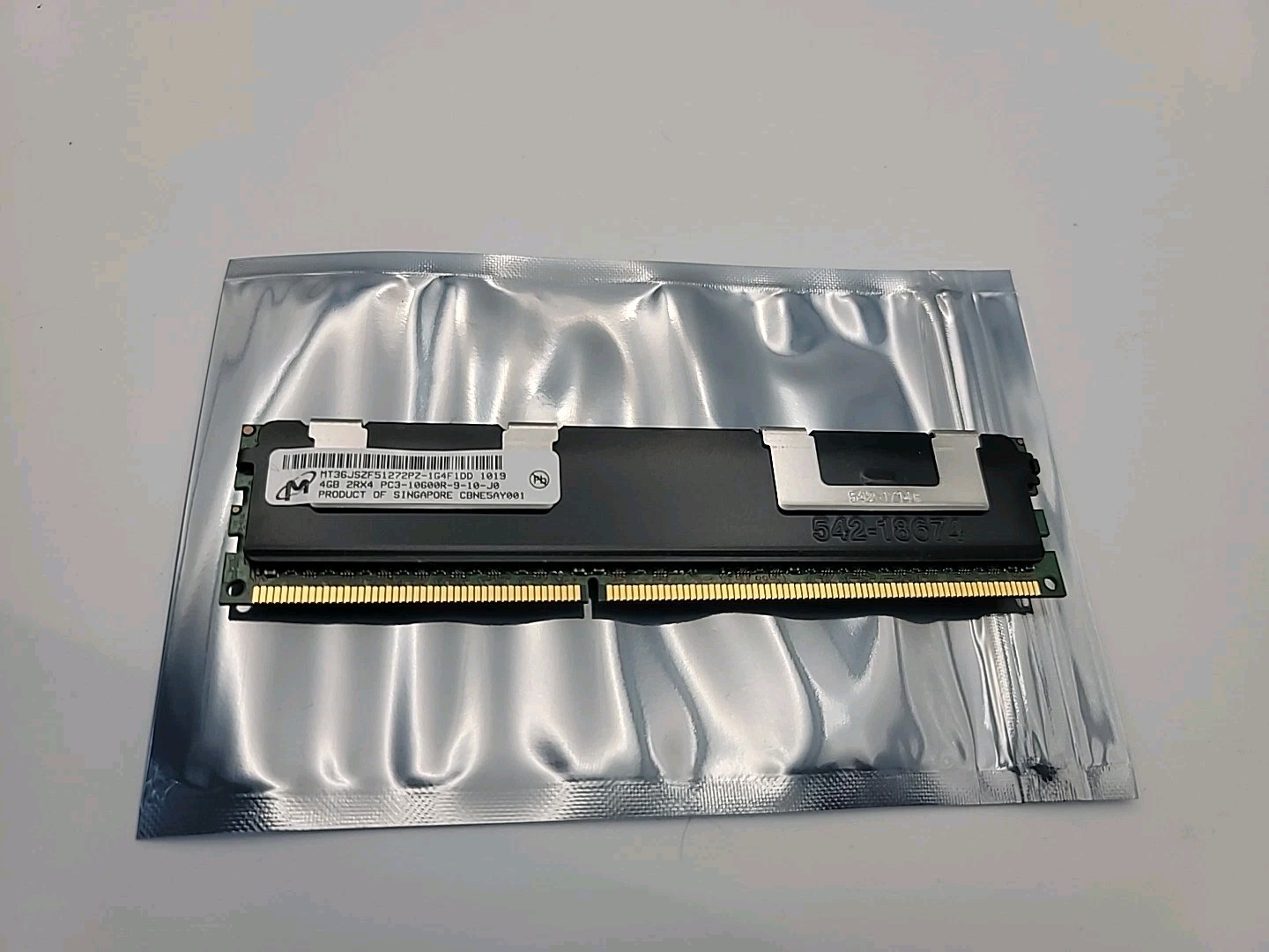 Micron 4GB (1x4GB) PC3-10600R-9-10-J0 MT36JSZF51272PZ 2RX4  Server Memory