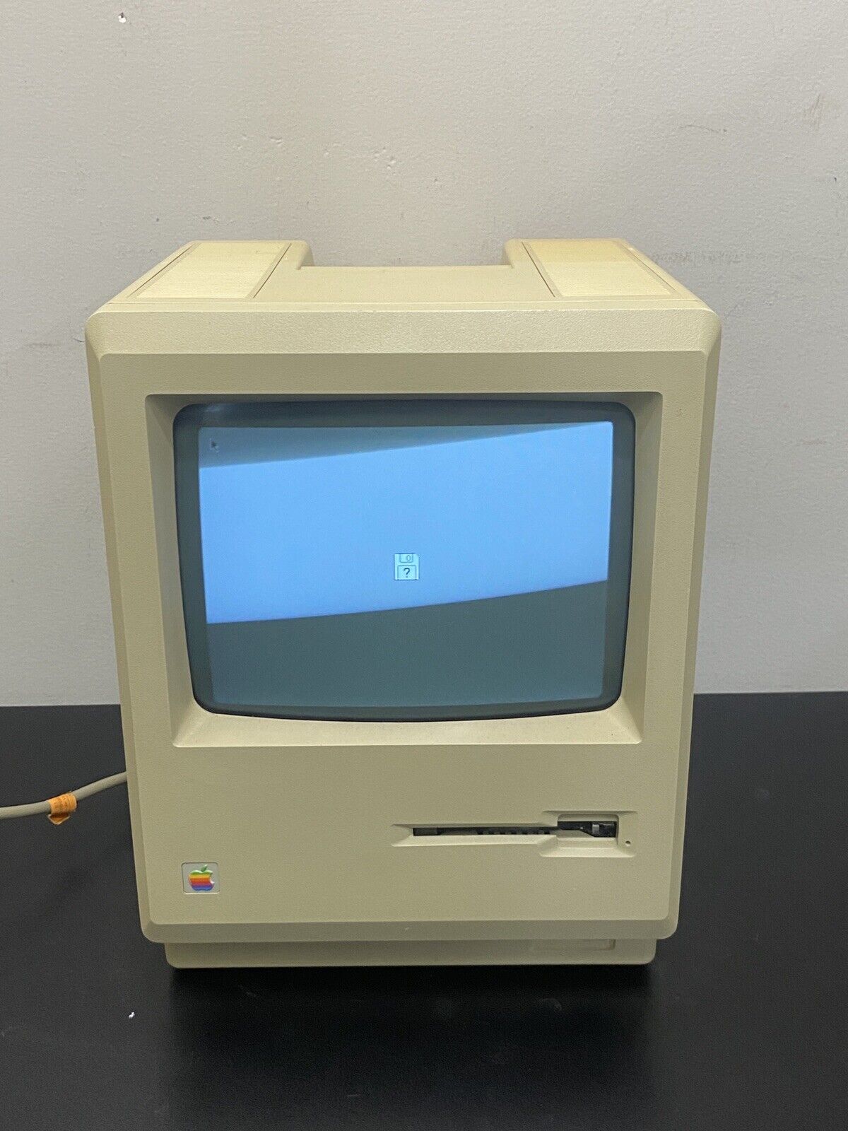 Vintage Apple Macintosh Plus 1MB Desktop Computer - M0001A POWERS ON NO DRIVE