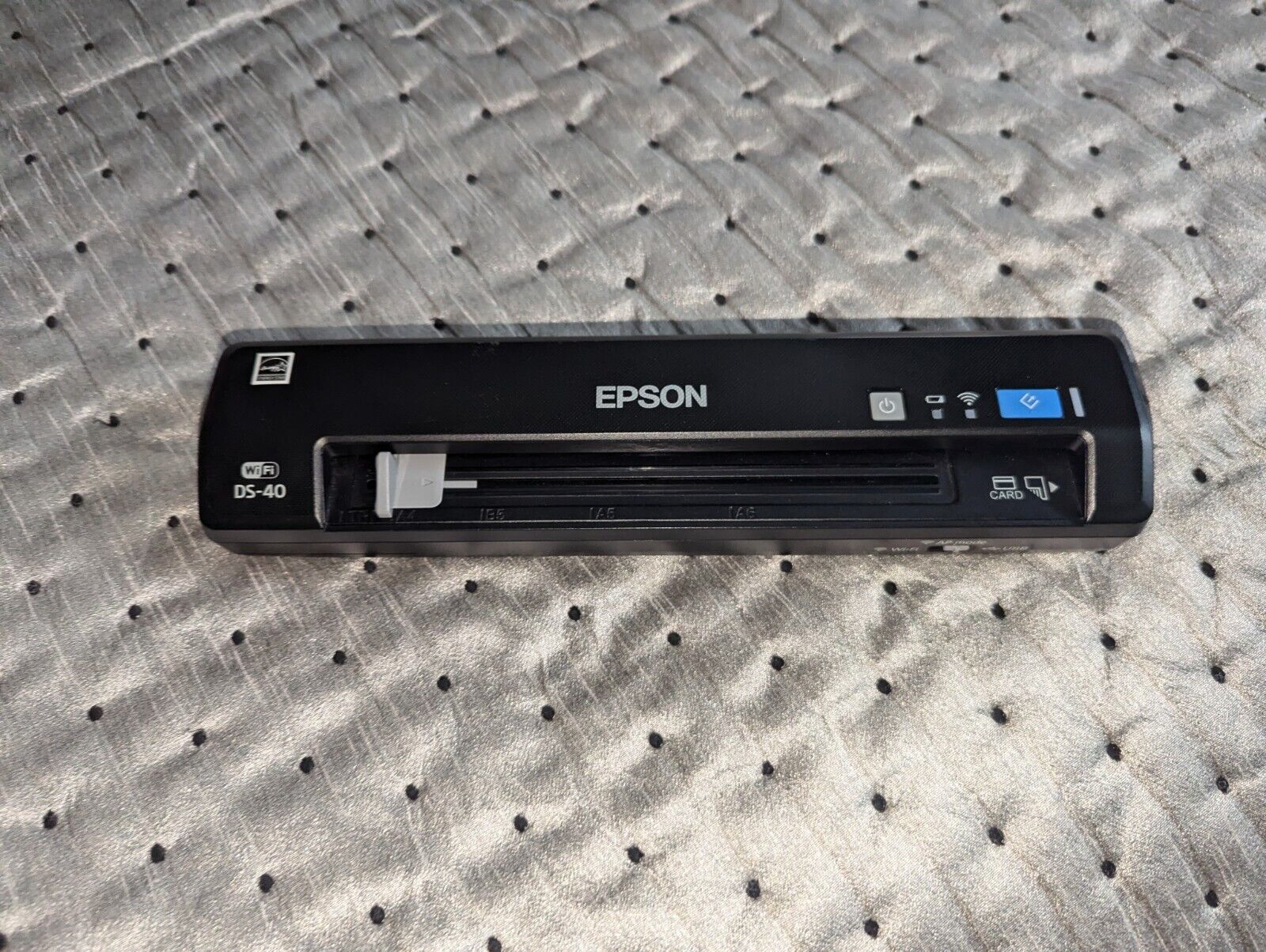Epson WorkForce DS-40 Wireless Portable Color Document Scanner No Cables Uses AA