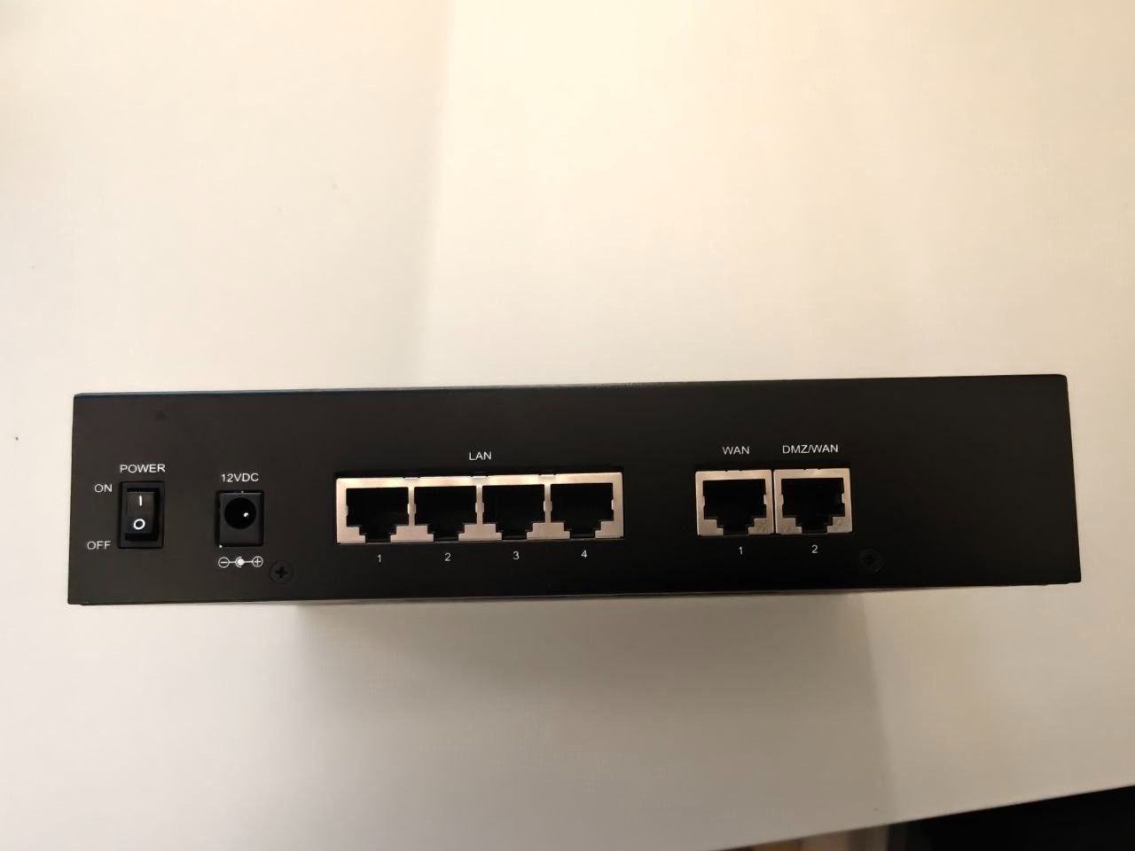 Araknis Networks AN-300-RT-412W Dual-WAN Gigabit VPN Router Used Good Condition