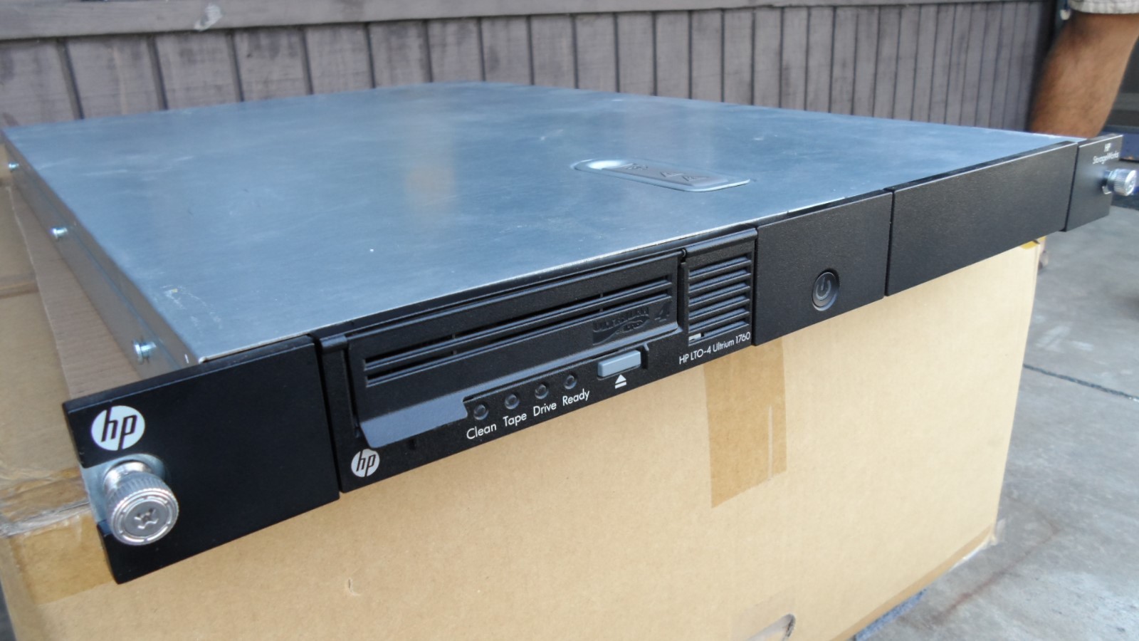 HP HPE 1U Enclosure with ONE LTO4 SAS Tape Drive Ultrium1760 AE459B 403721-003
