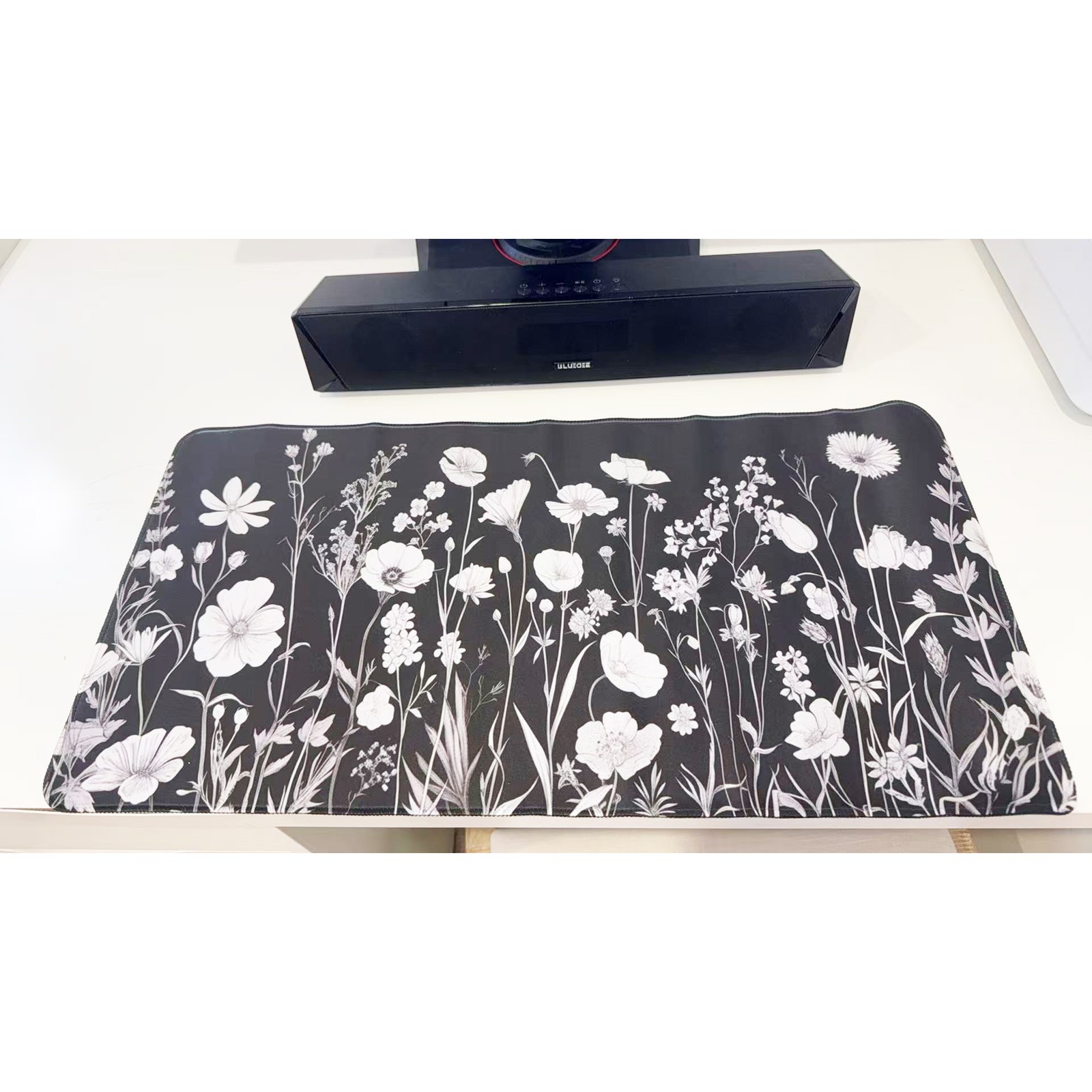Aesthetic Floral Line Art Large Mouse Pad 23.6"x11.5" Anti-Slip Keyboard Mat