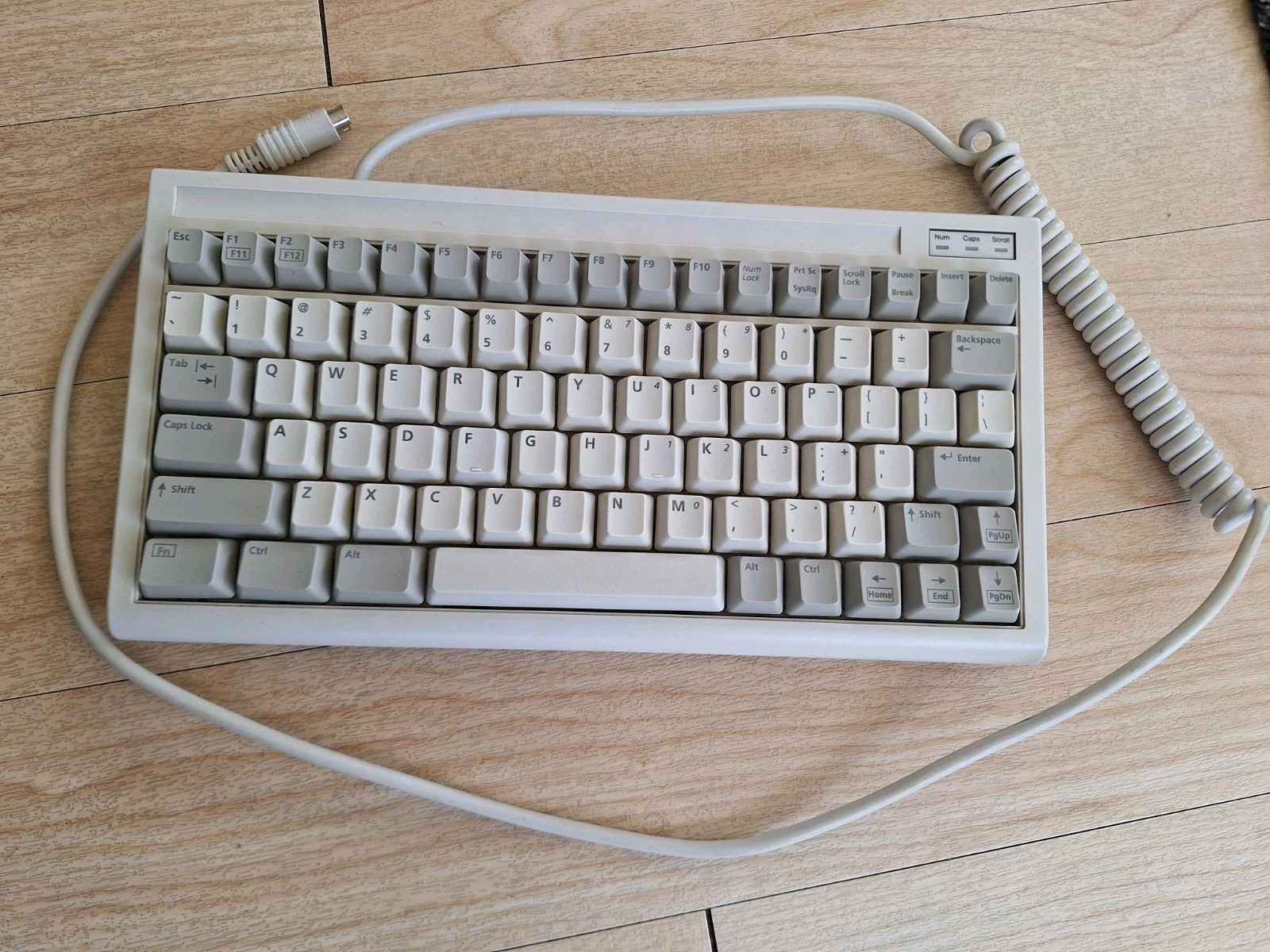 Vintage BTC Compact Keyboard E5X5R5BTC-5100C 5 Pin DIN Mini Keyboard