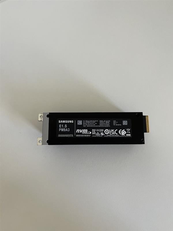 SAMSUNG PM9A3 MZOL21T9HCJR-00AFB  E1.S