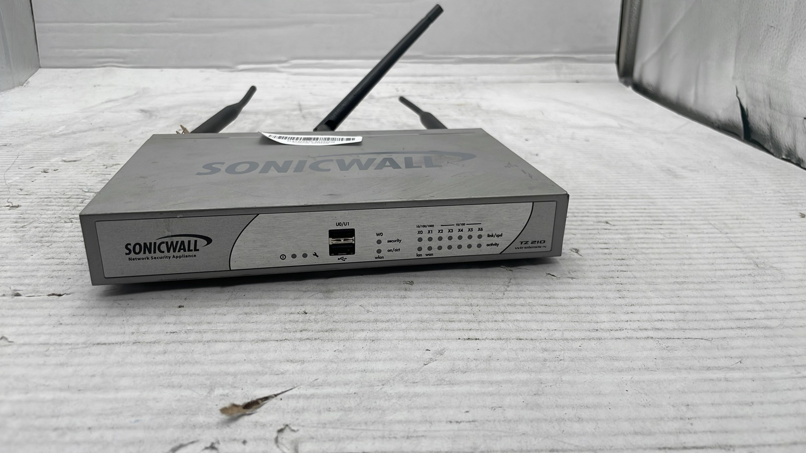 SonicWall TZ 210 Wireless-N APL20-065 Network Security Firewall 3 Antennas