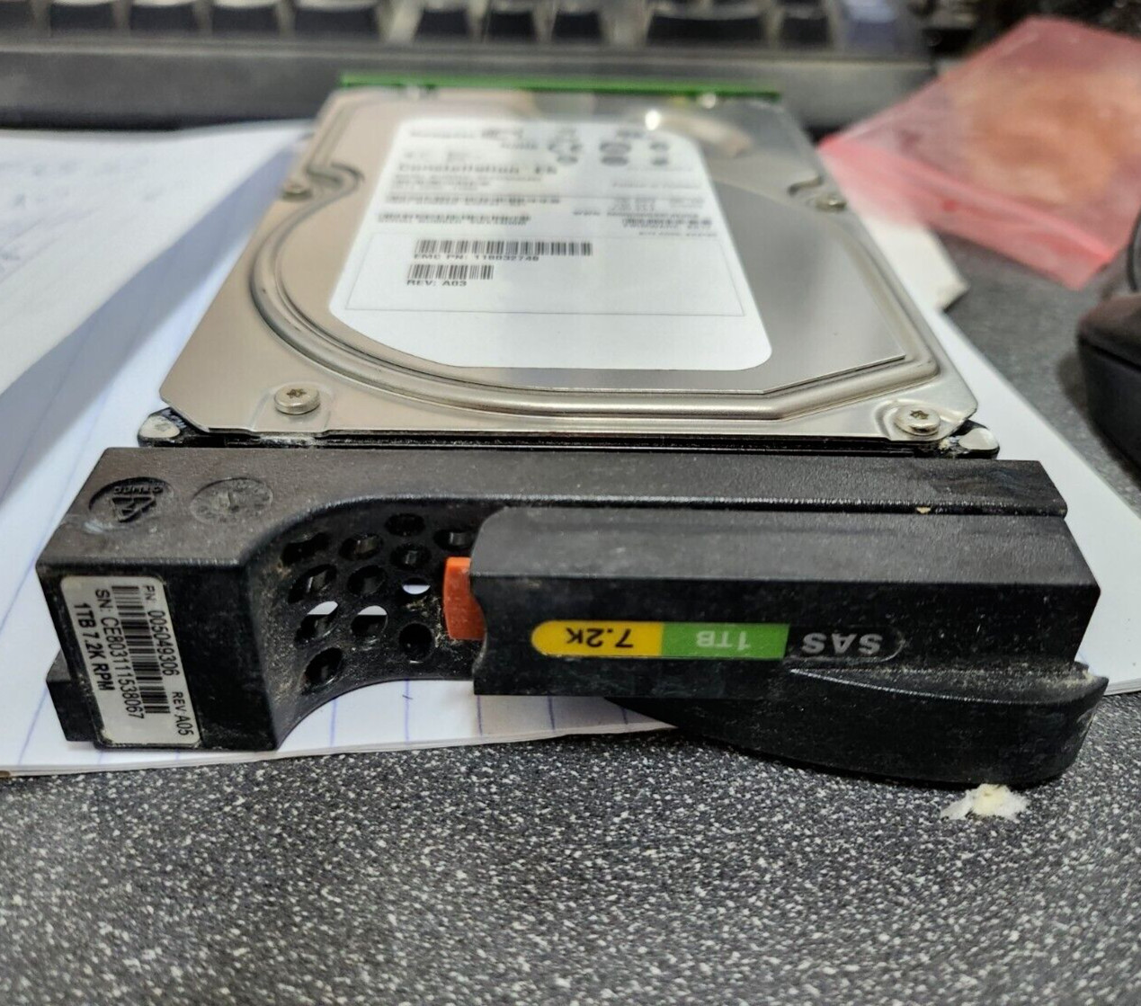EMC 005049306 V2-PS07-010 1TB 7.2K 3.5" NL-SAS VNXe3100 / VNXe3150 Hard Drive