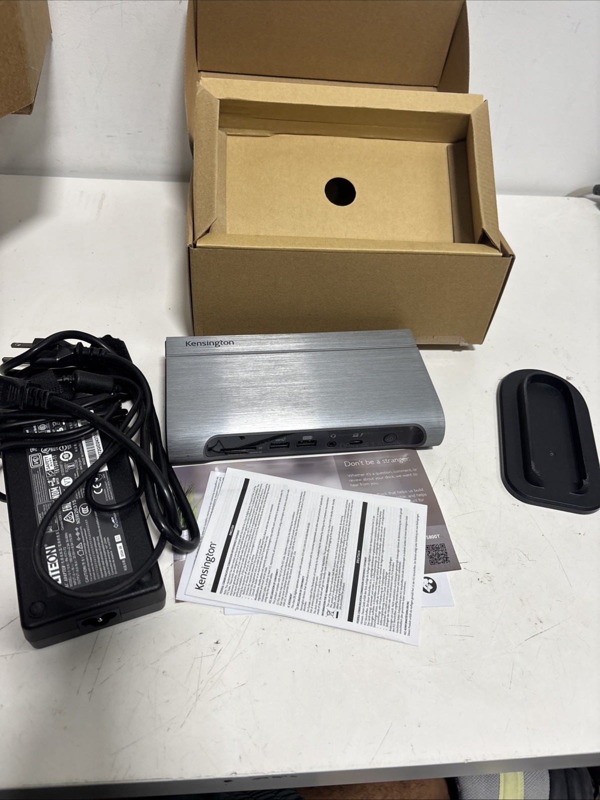 Kensington SD5800T Gray Thunderbolt 4 & USB4 Quad 4K Video Docking Station
