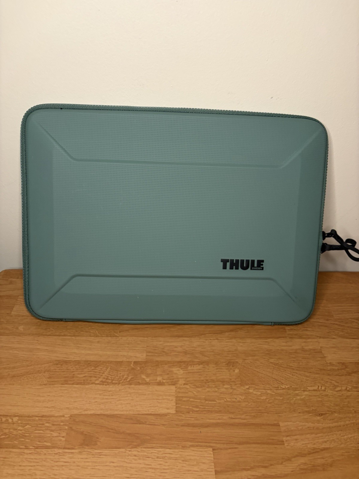 Thule Gauntlet Laptop Sleeve Case for 15" / 16" Apple MacBook Pro Hazy Green