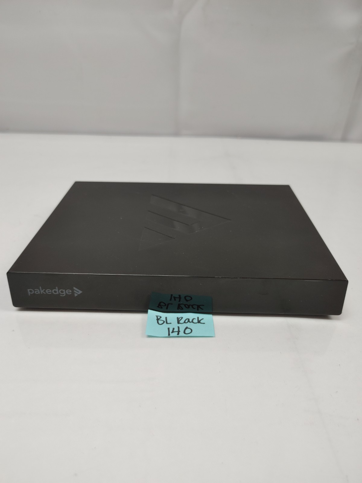 Pakedge WR-1 Dual-Band WiFi Router