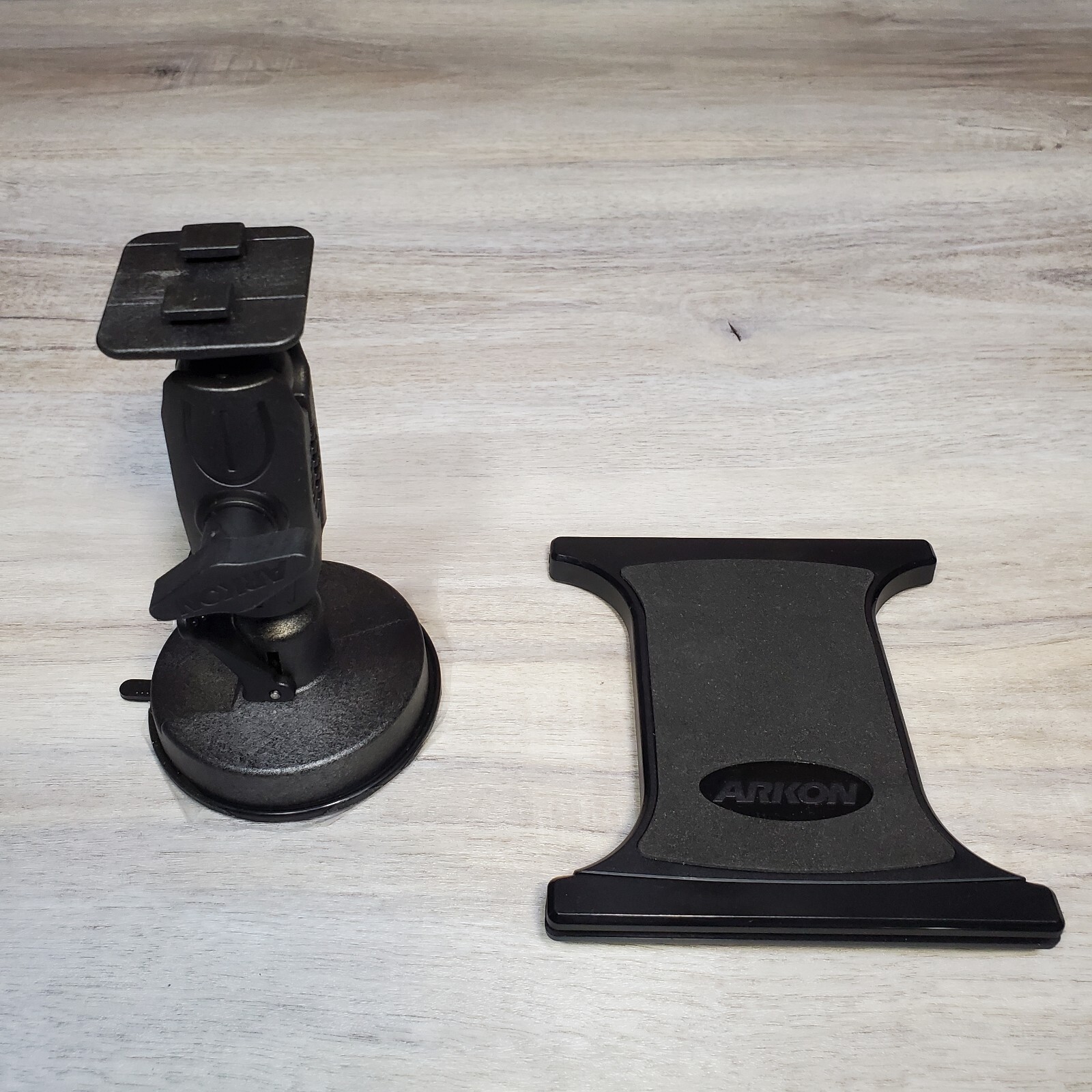 ibolt TabDock Slim 3 Bizmount Suction Cup Tablet Phone Holder  Condition is New
