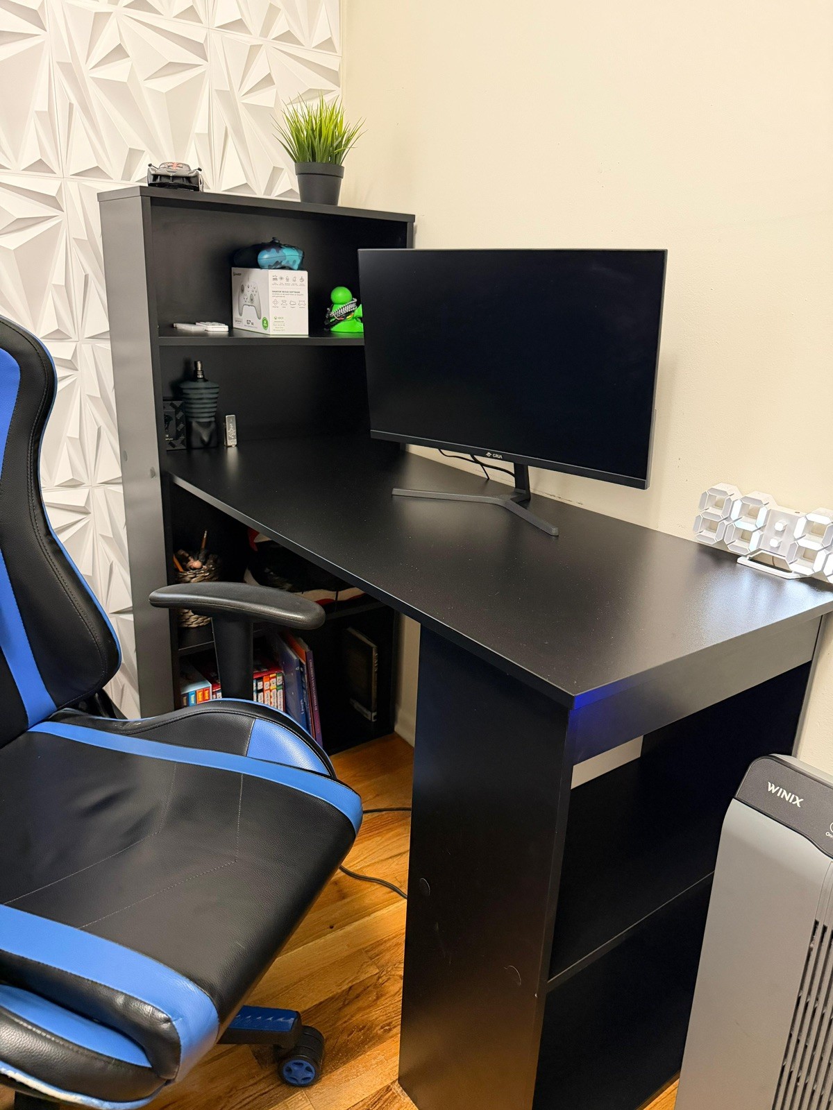 BUNDLE DEAL Sleek Black Desk + CRUA Monitor 165/180hz curved + Screen Protector 