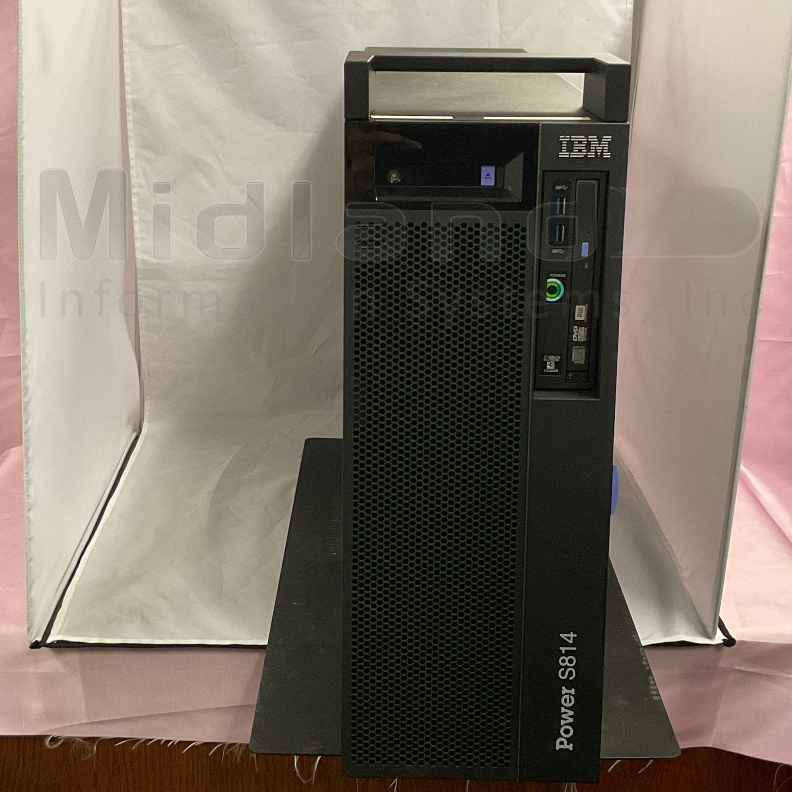 IBM 8286-41A Power S814 3.02GHz 6-Core POWER8 Server AIX. base config w/Power VM