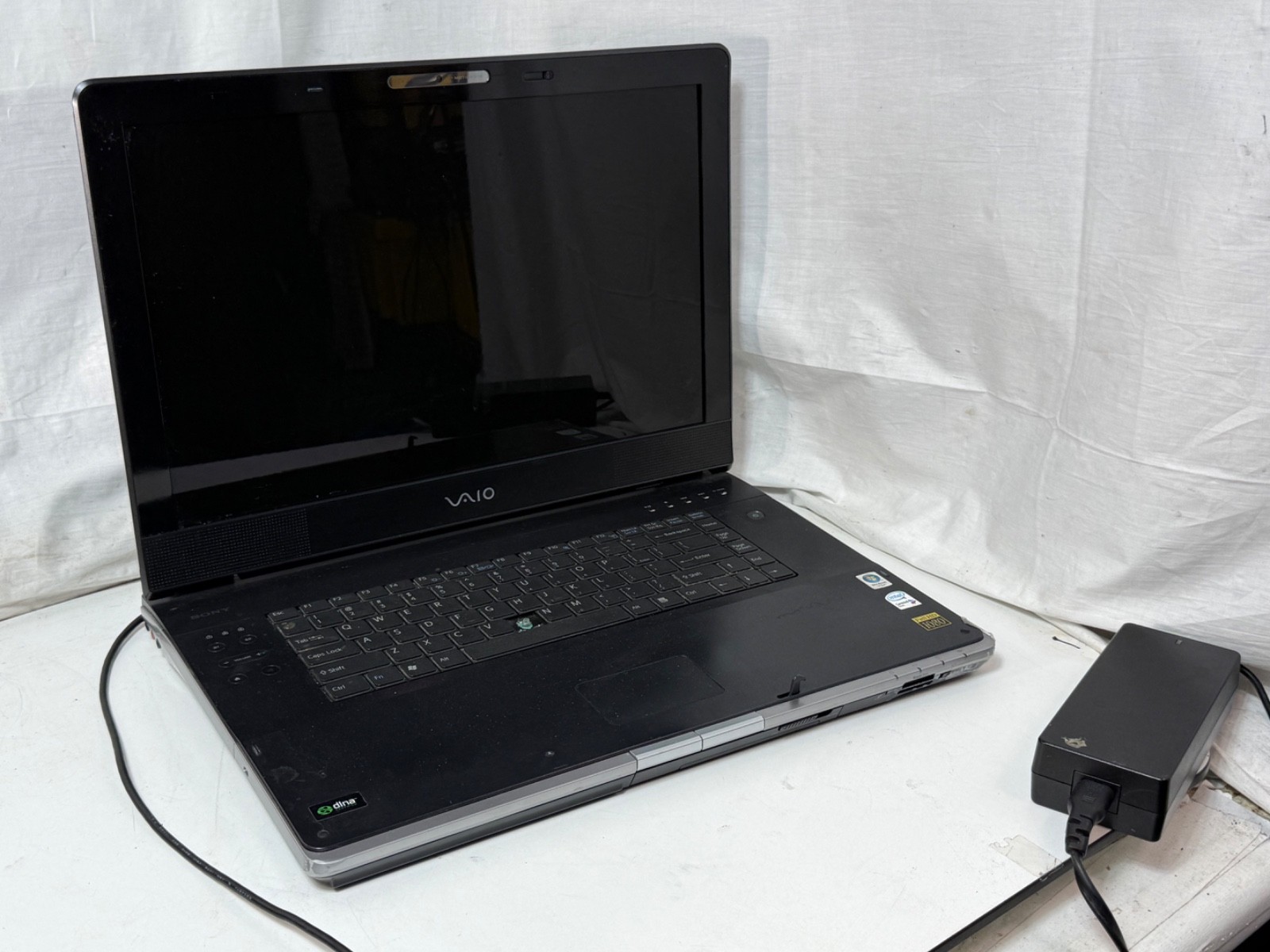 Sony VAIO PCG-8X2L 17" Laptop Intel Centrino Duo Vista Full HD For Parts/Repair 