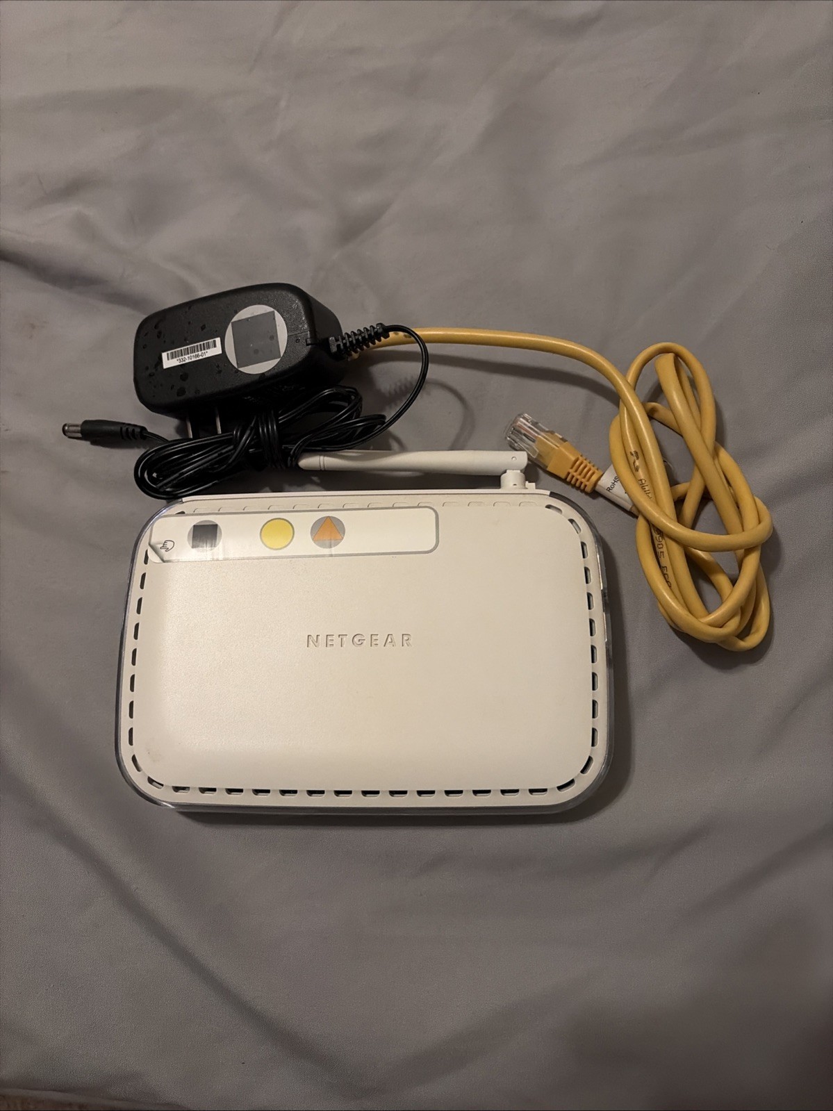 NETGEAR WGR614 v6 Wireless-G 54 Mbps Router & 4-Port 10/100 Switch w/ Adapter