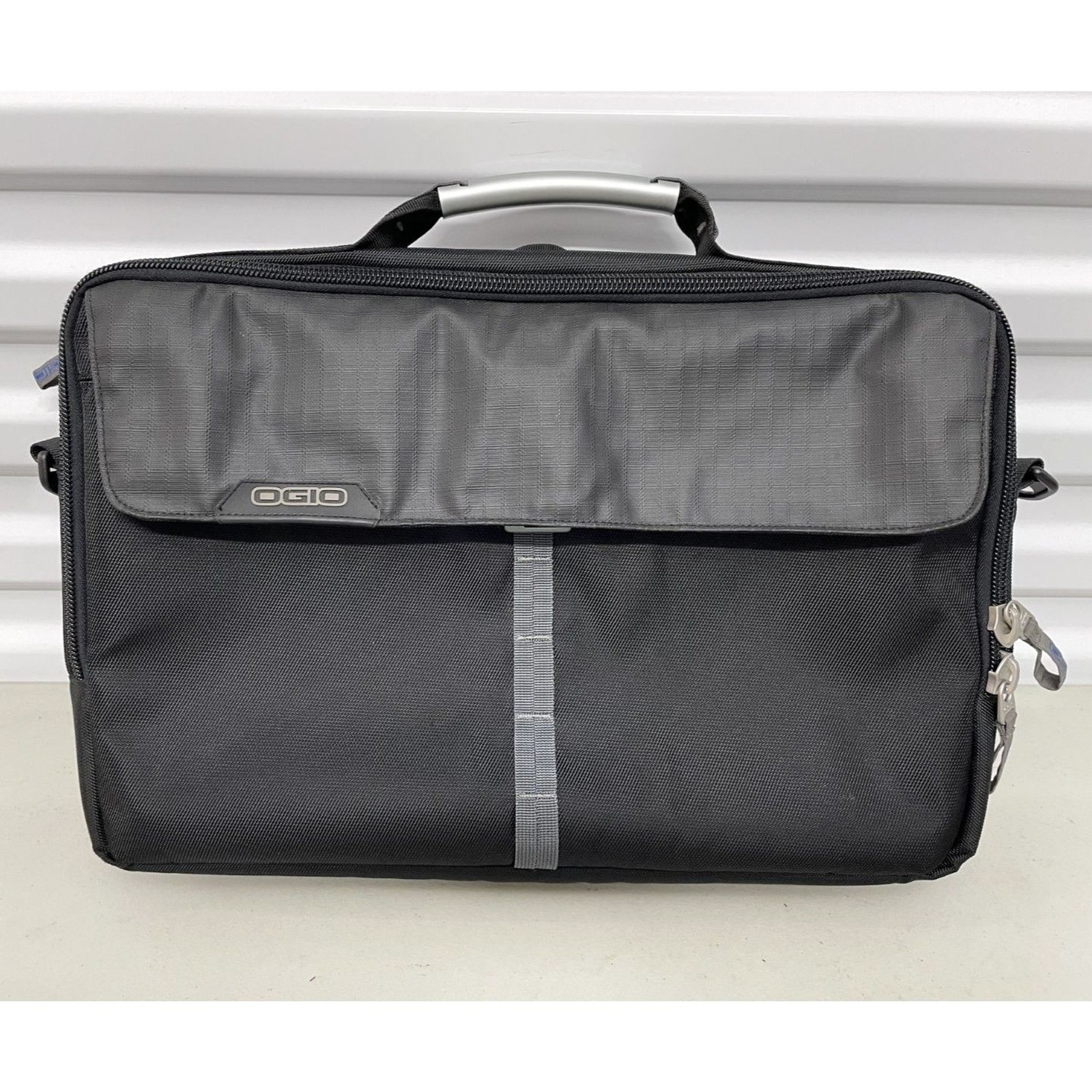 OGIO Messenger Bag Laptop Case 18" Padded Satchel Briefcase - Read Description