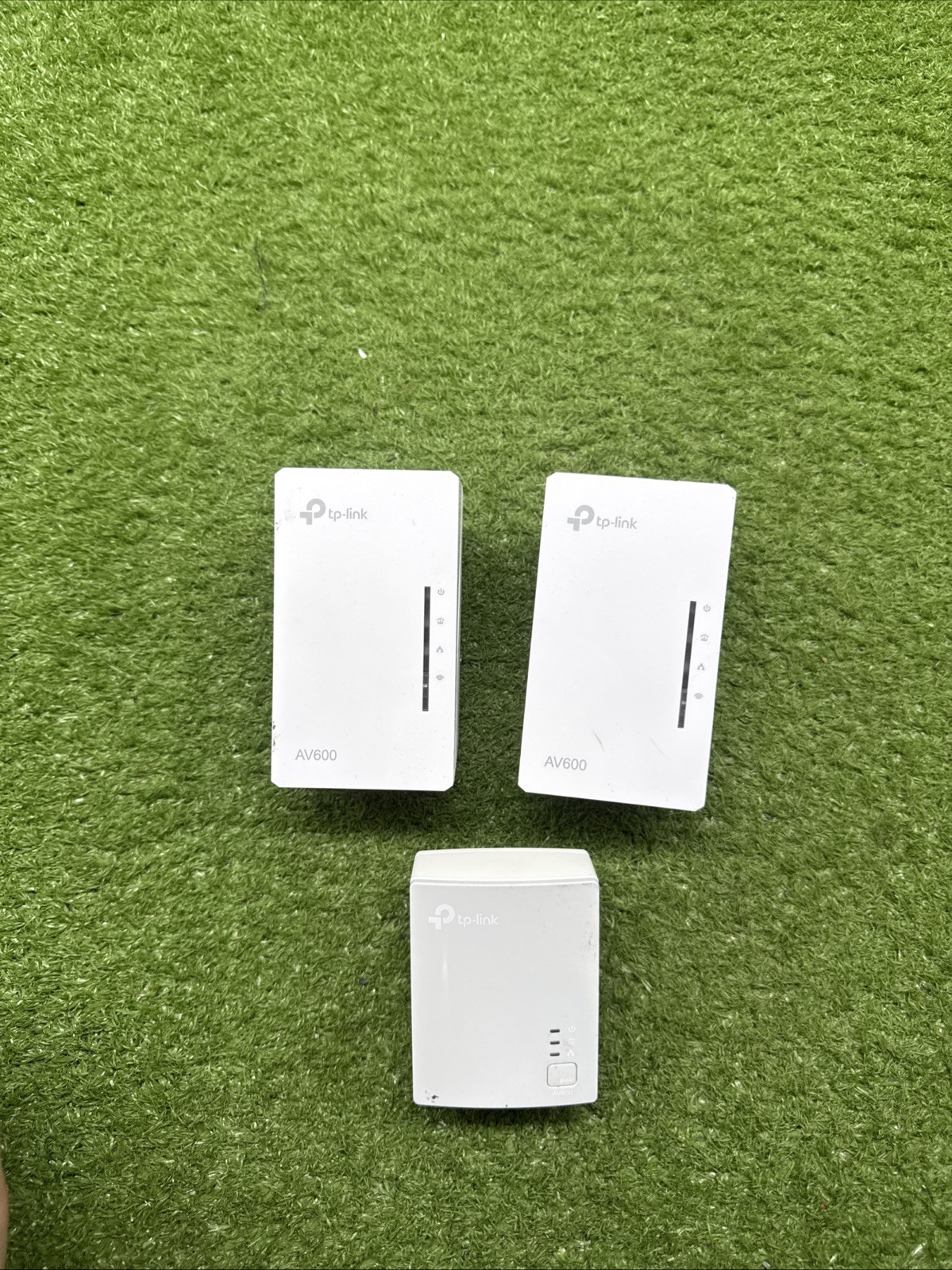 TP-LINK TL-WPA4220KIT 300Mbps AV600 WiFi Powerline Extender Starter Kit D3