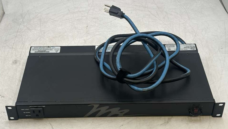 Middle Atlantic Products 115V 12A 60Hz Power Center PD-915R