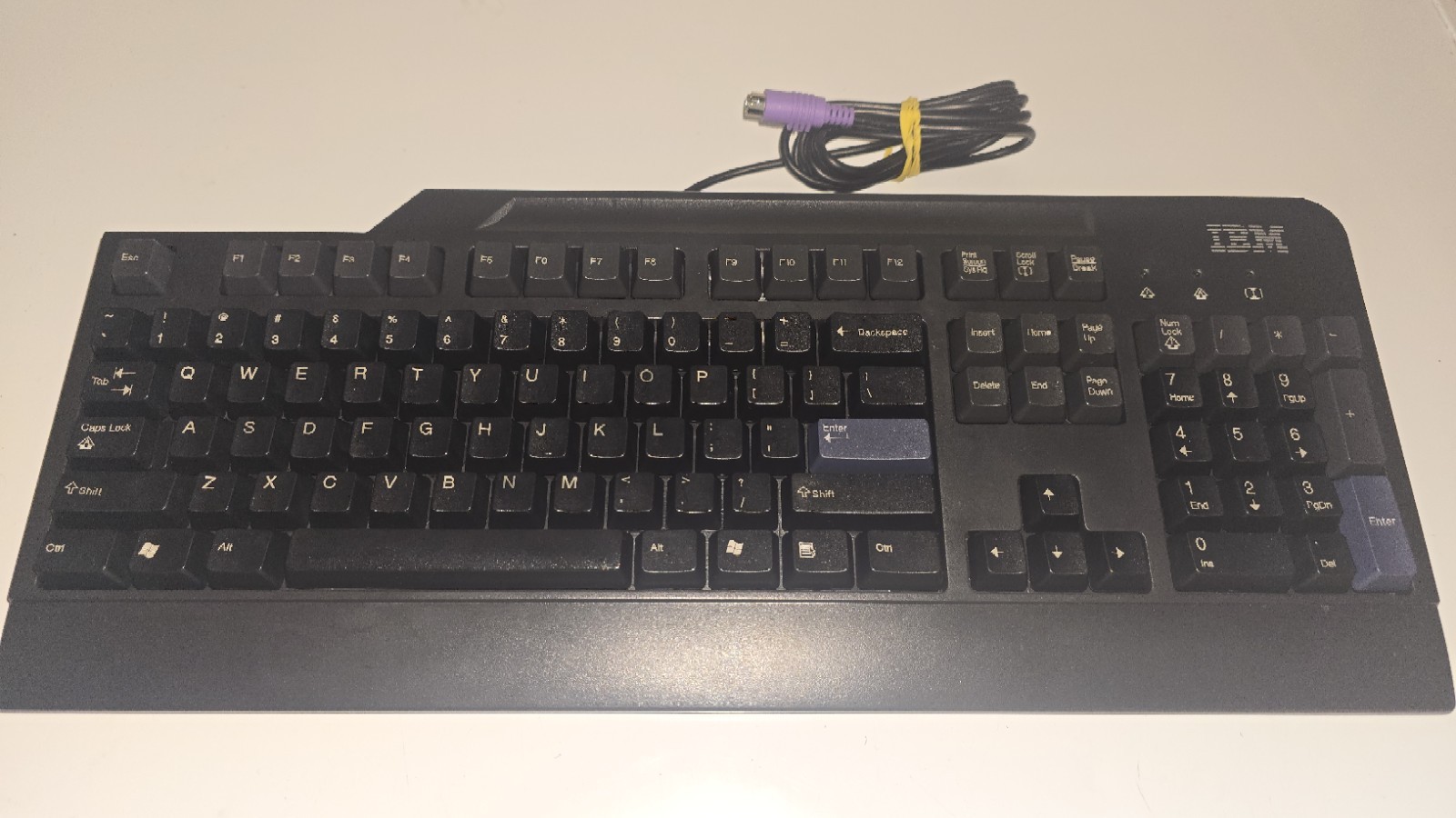 IBM SK-8820 PS/2 Keyboard - Fantastic Condition W/ Feet