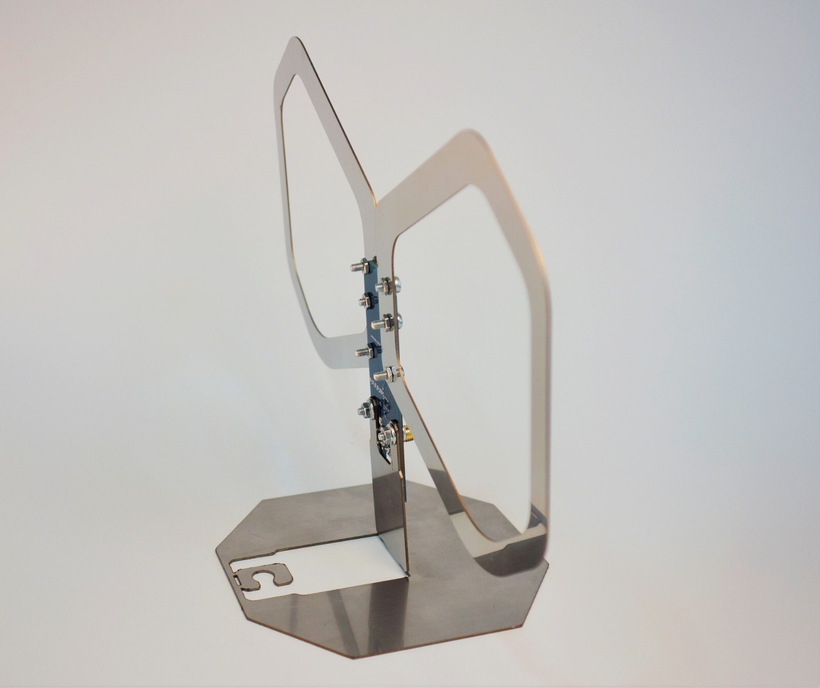 5G, 4G, WiFi, LoraWAN IoT Universal Butterfly Antenna 350MHz - 6000MHz.