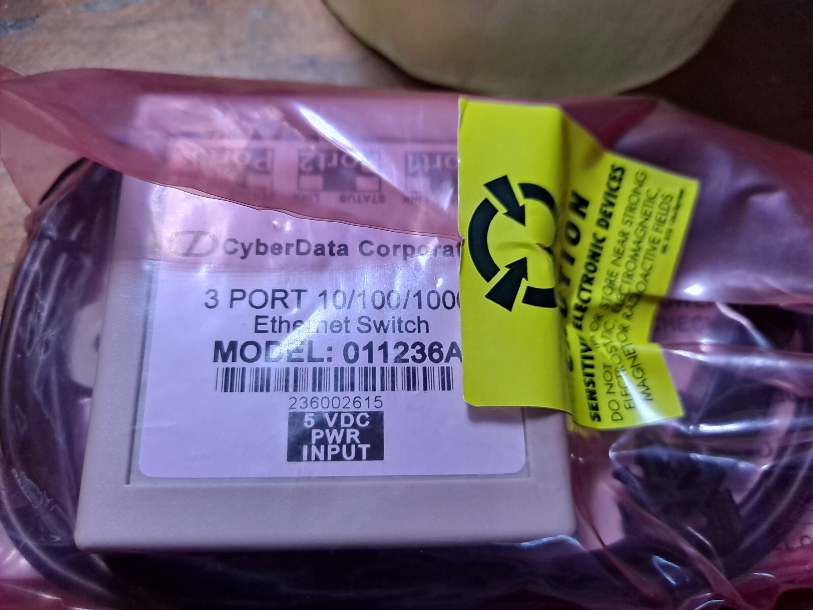 Cyberdata 011236 3-Port 10/100/1000 Gigabit Ethernet Switch Powered by USB Port