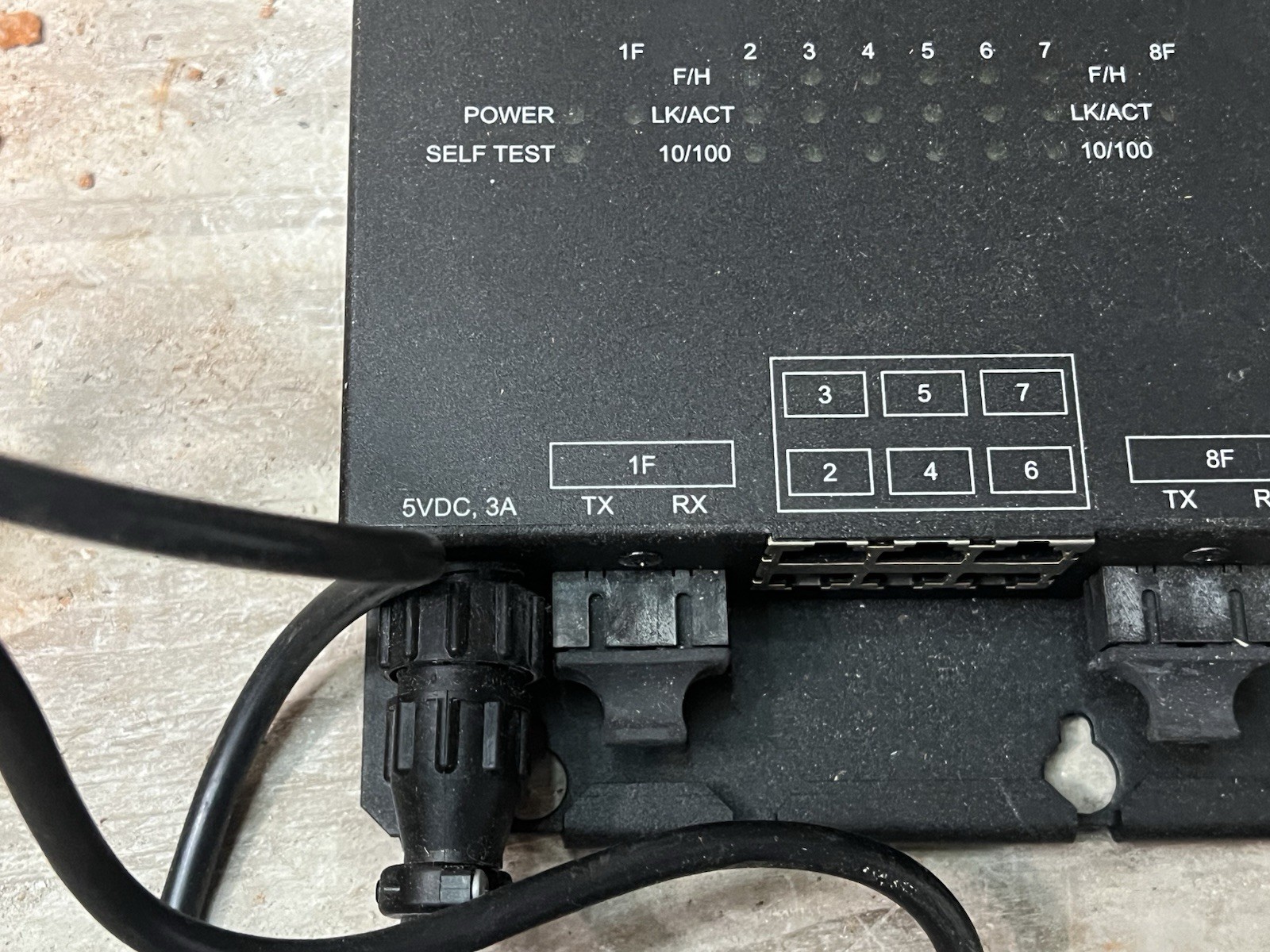Black Box 724-746-5500 Hardened Unmanaged L2 6-Port Fast Ethernet Switch SC
