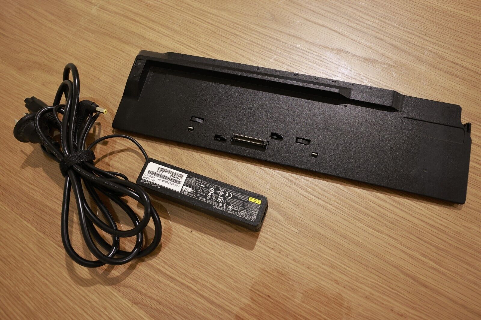 Fujitsu laptop powered docking station - FPCPR231, CP662803-02