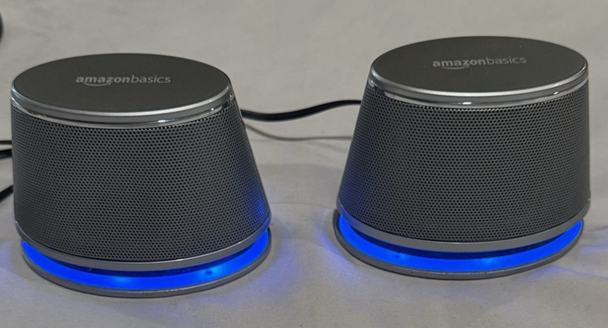 Amazon Basics Stereo 2.0 Speakers Dynamic Sound PC Laptop  Aux input USB-Powered