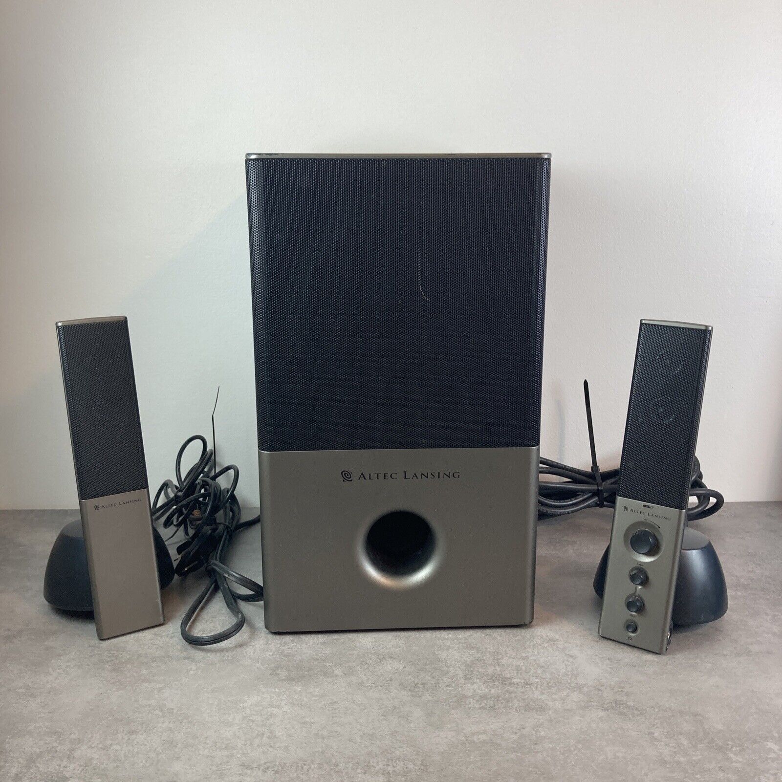 Altec Lansing VS4121 Computer/Theater Speakers & Sub 2.1 Channel Stereo TESTED
