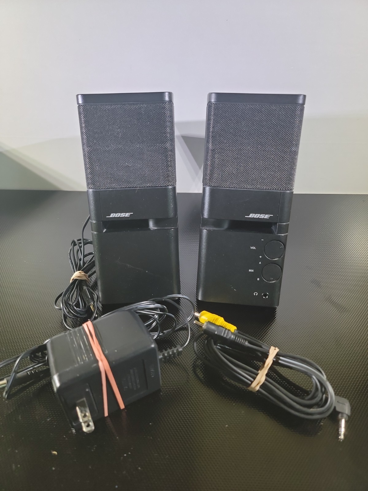 Bose Media Mate Computer Speakers Black Pair With All Chords - Tested Working