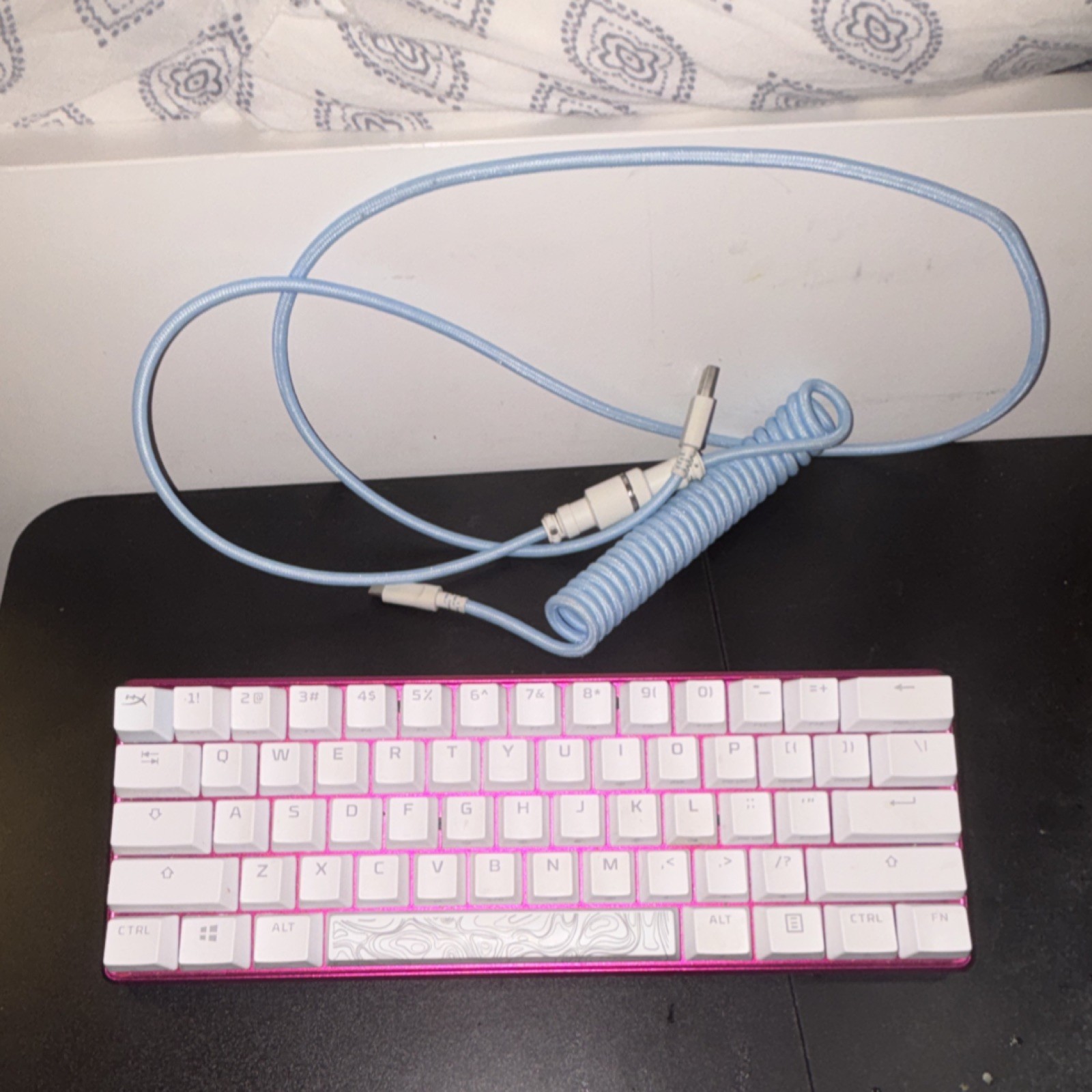 HyperX Alloy Origins 60 Compact Mechanical Keyboard Pink. WITH HUPERX COILED. 