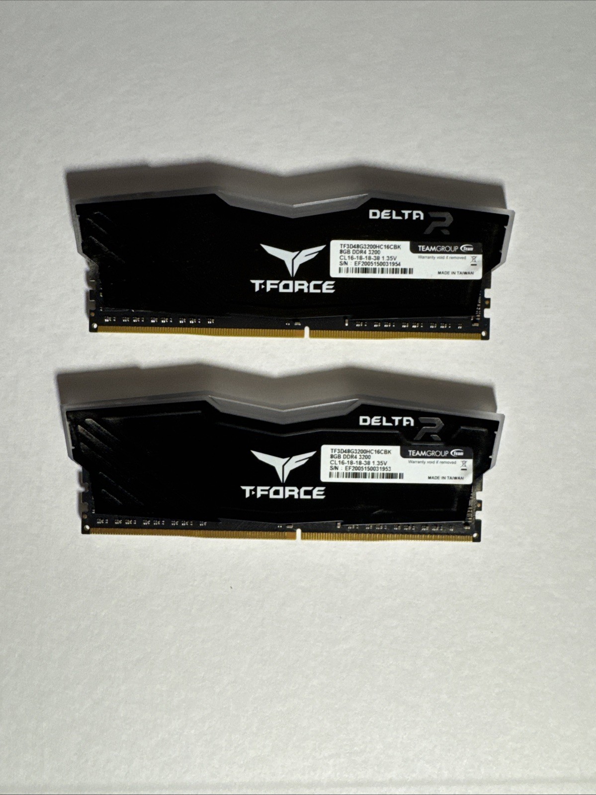 TeamGroup T-Force Delta RGB 16GB (2x8GB) RAM DDR4 3200MHz TF3D48G3200HC16FBK