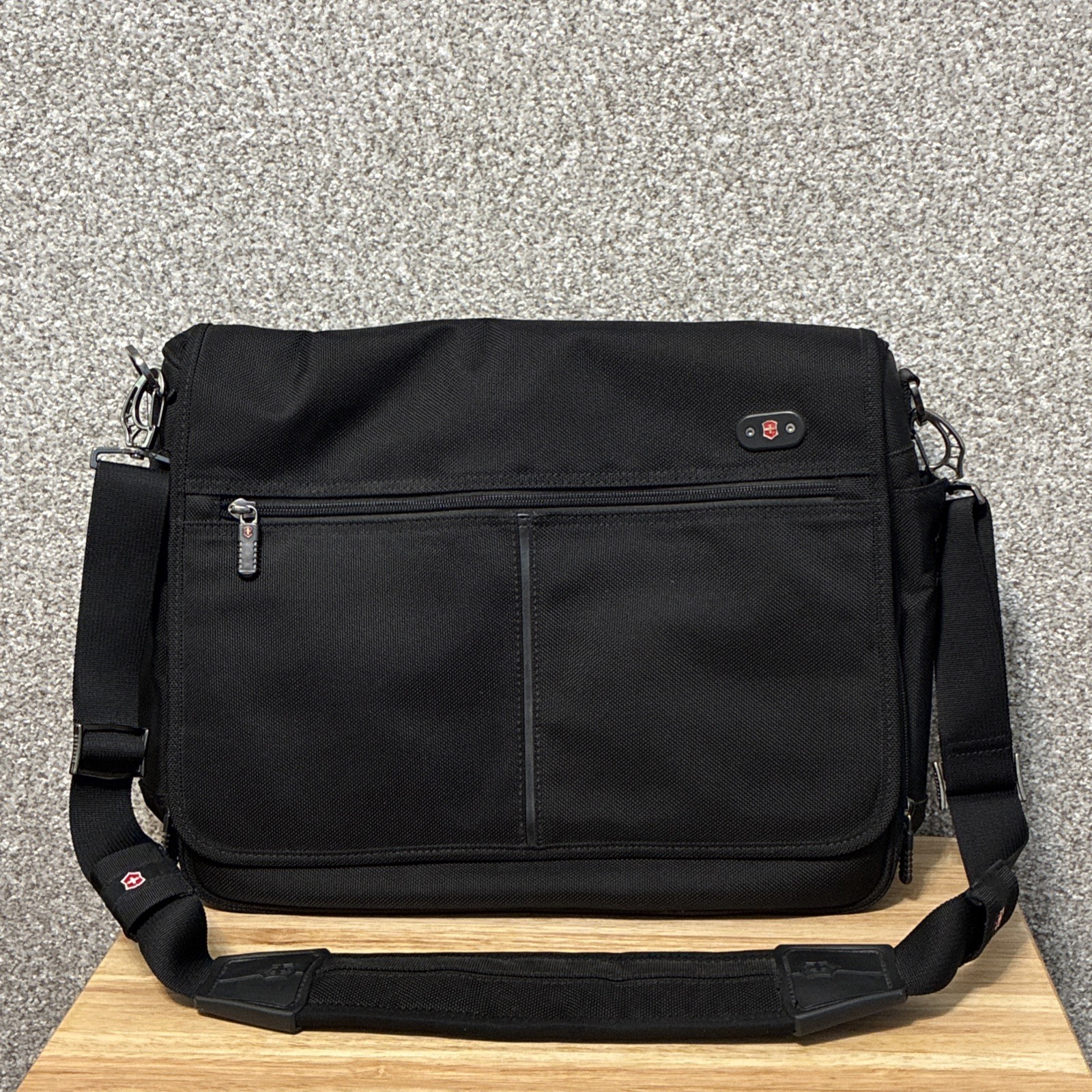 Victorinox Swiss Gear Black Nylon Laptop Messenger Crossbody Briefcase Vtg