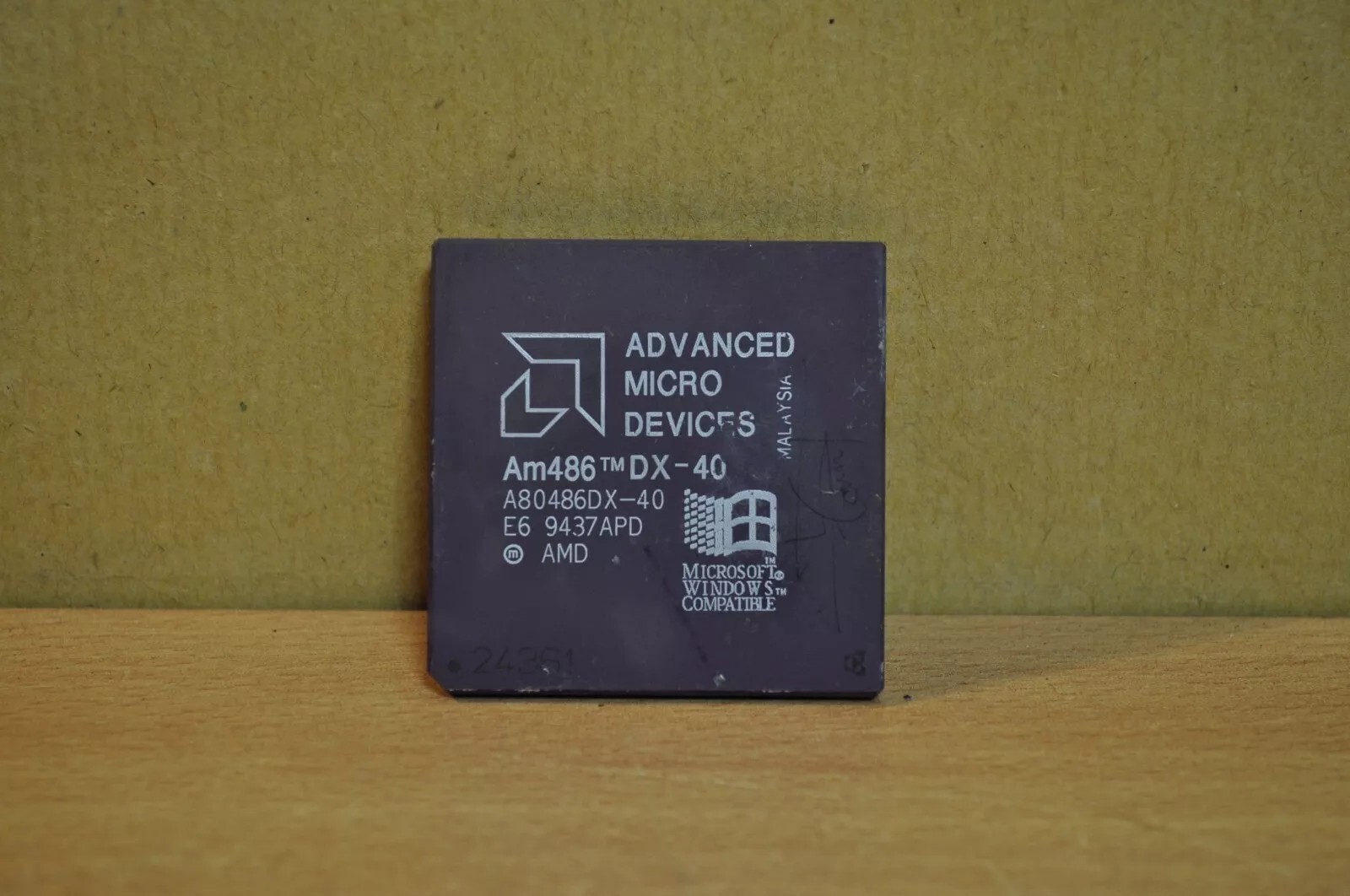 AMD Am486 DX-40 A80486DX-40 80486 E6 9437APD, Ceramic gold CPU 40MHz 