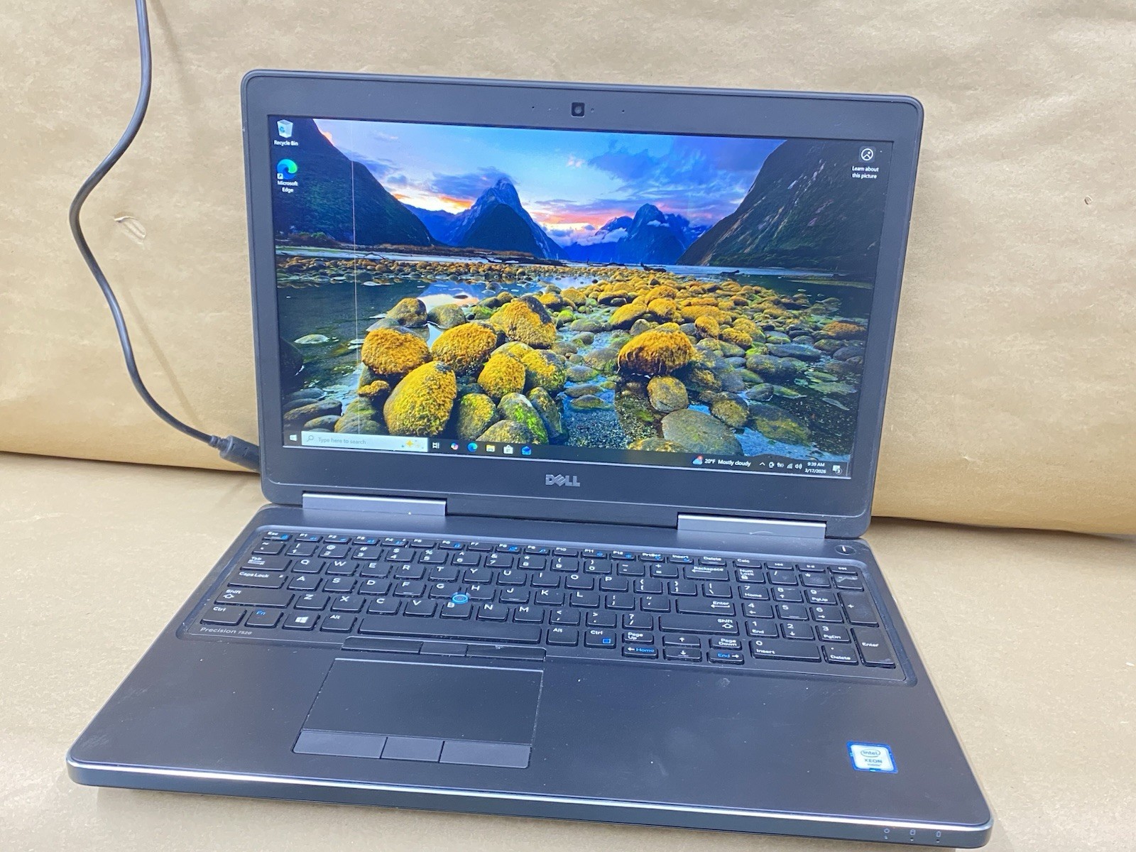 Dell Precision 7520 - 16" 3840*2160 - E3-1575M - 8GB - 256GB - Win 10 - READ
