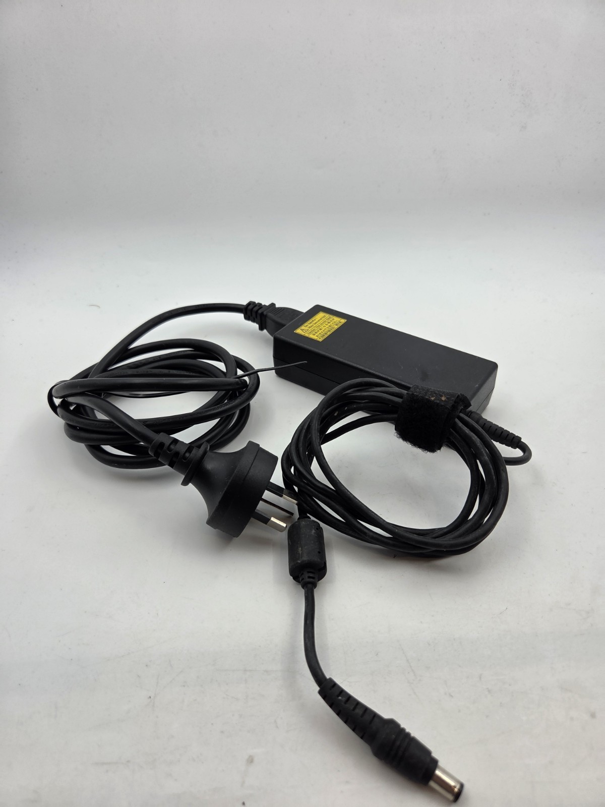 Genuine Toshiba 75W 15V 5A Charger SADP-75PB-B