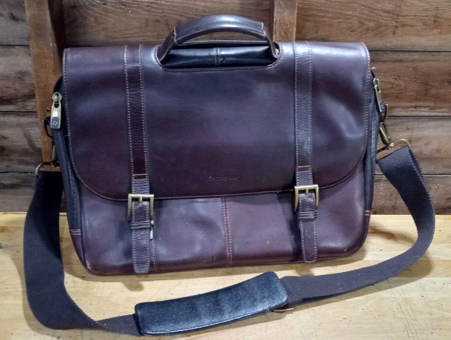 Samsonite Colombian Brown Leather Flap-Over Messenger Bag