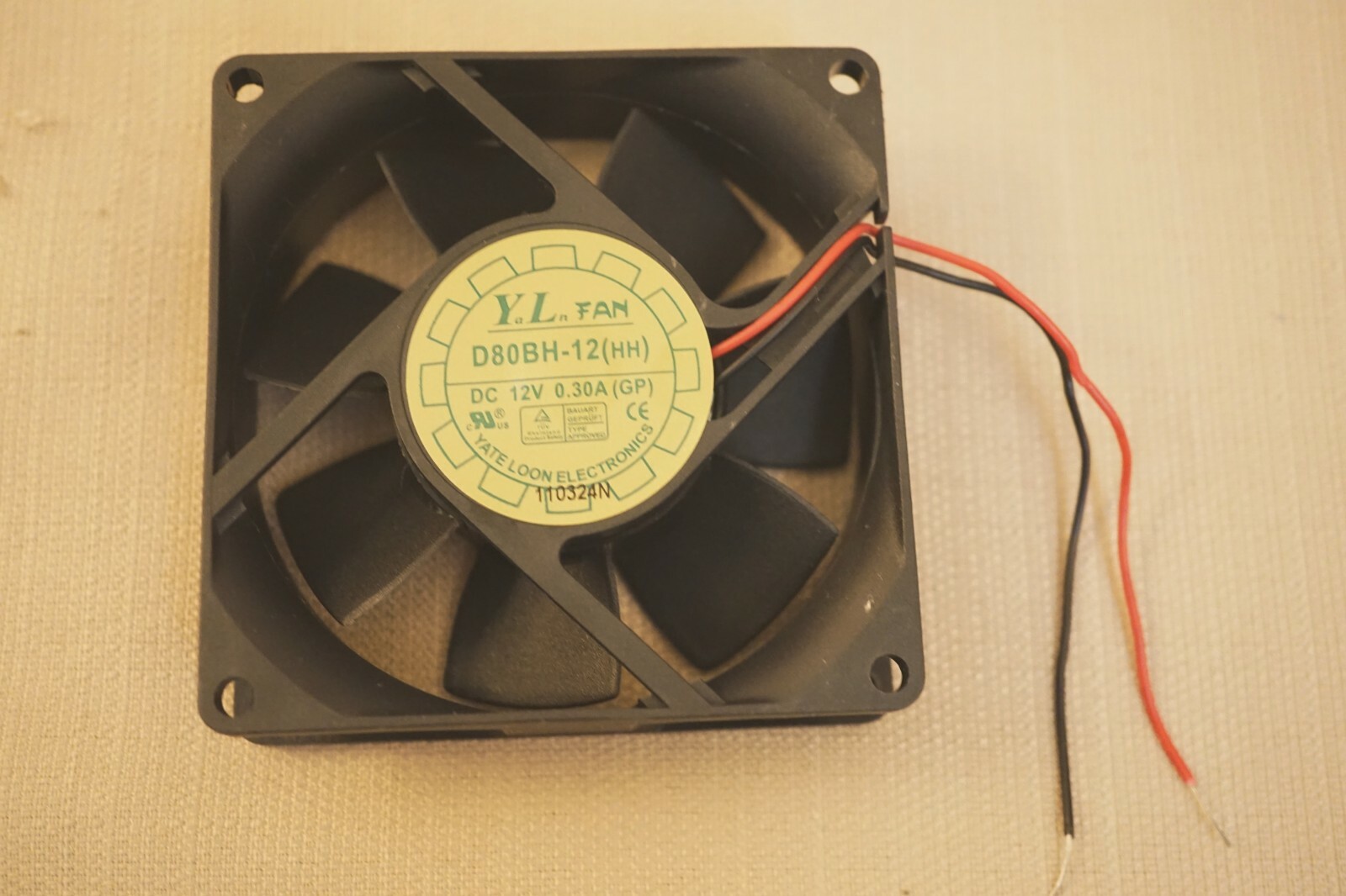 Y.L. (YATE LOON) 12V DC 80mm x 80mm x 25mm D80BH-12 brushless fan (No Connector)