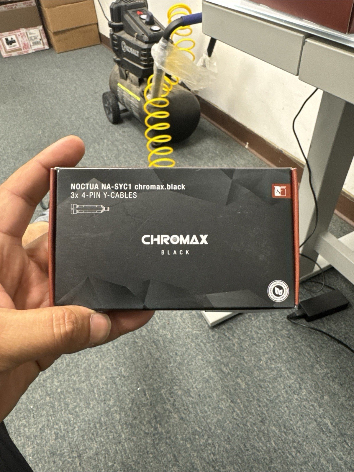 NA-SYC1 chromax.Black 4 Pin Y-Cables for PC Fans Black