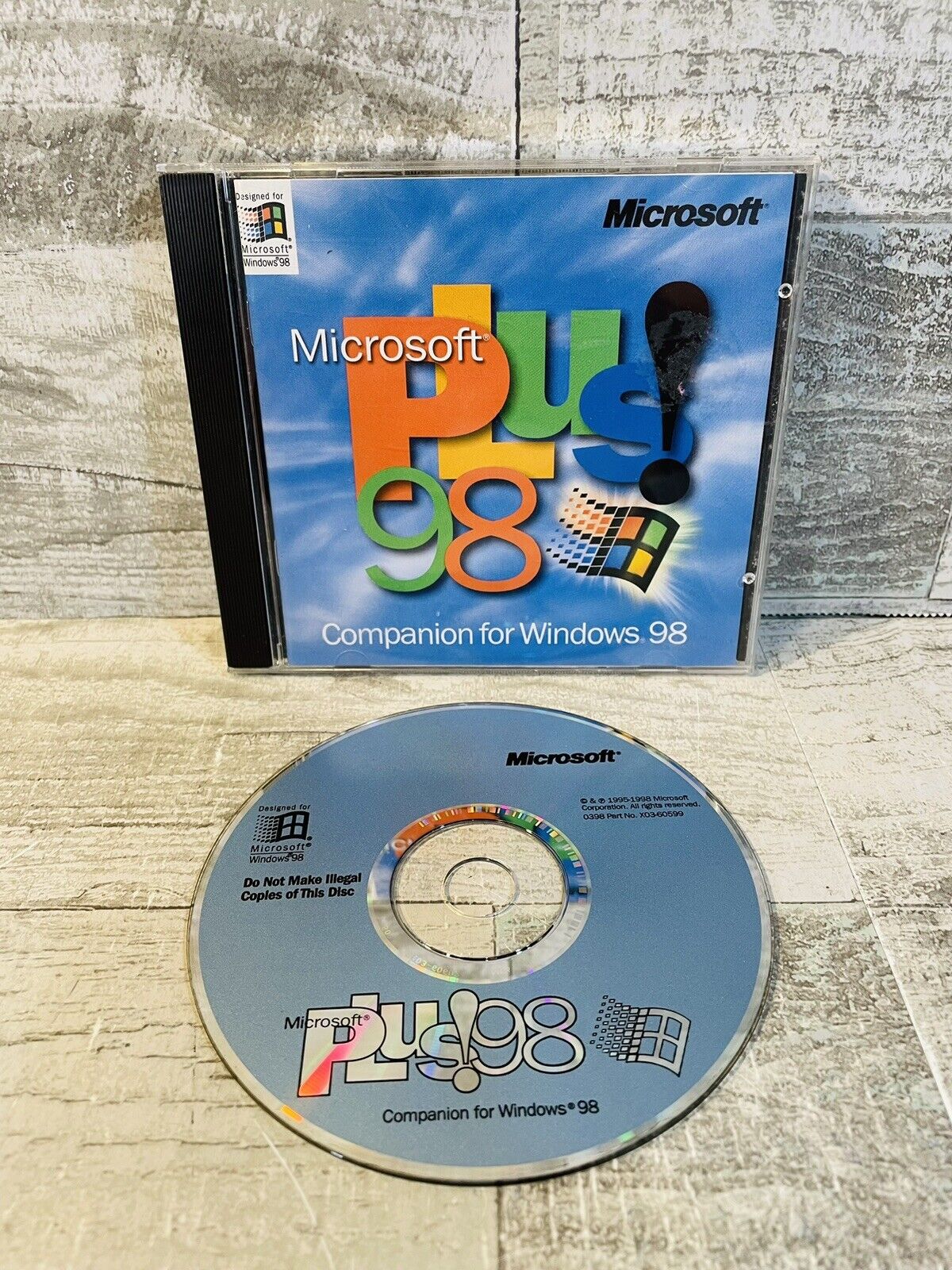 Microsoft Plus 98 Software Companion for Windows 98 with Key - Excellent